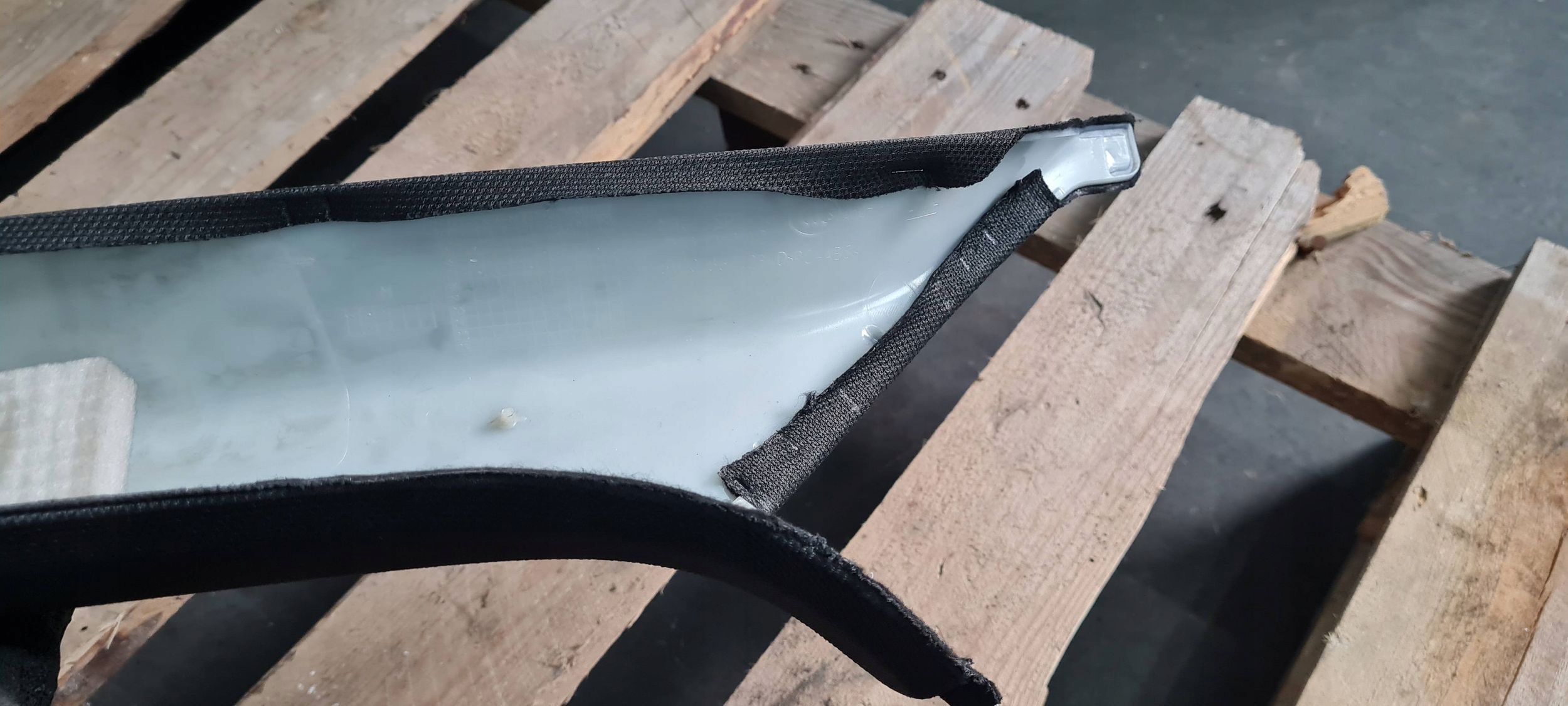 A4 B9 8W cover side SLUPKA front right right SLINE 8W0867234D