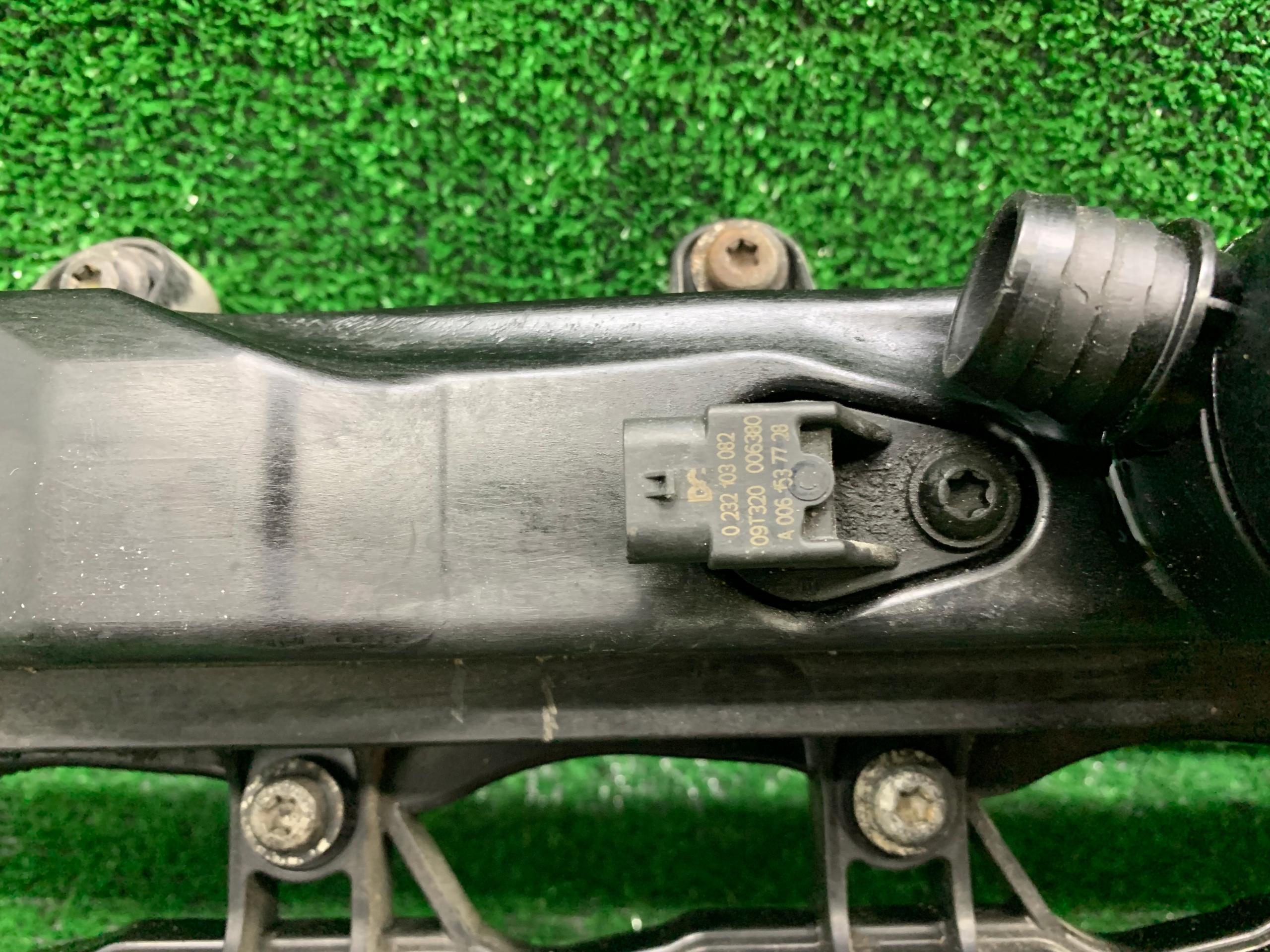 MERCEDES 2.2 CDI Abdeckung der Ventile A6510103645