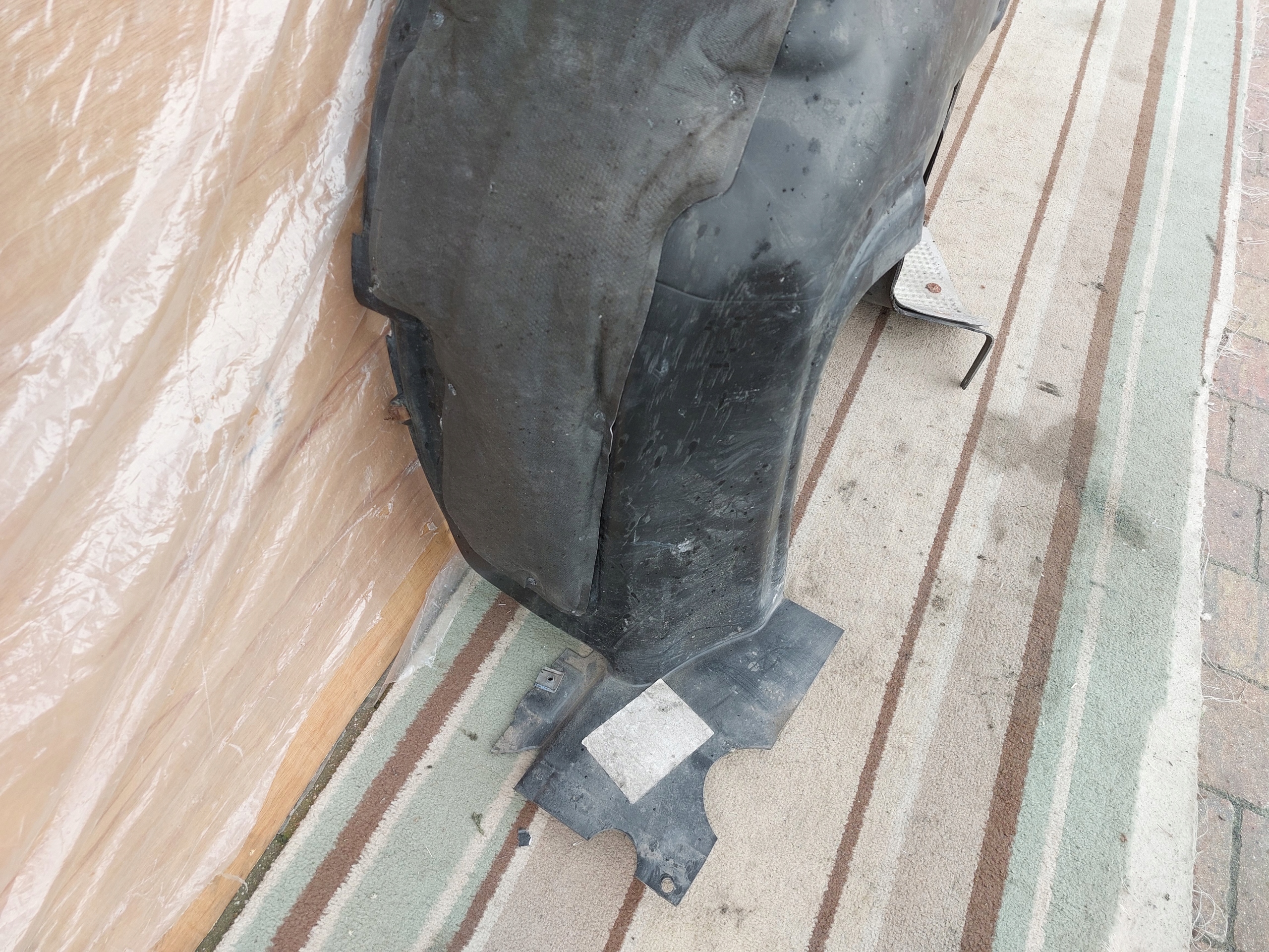 mudguard right rear part ASTON MARTIN VANTAGE 17r
