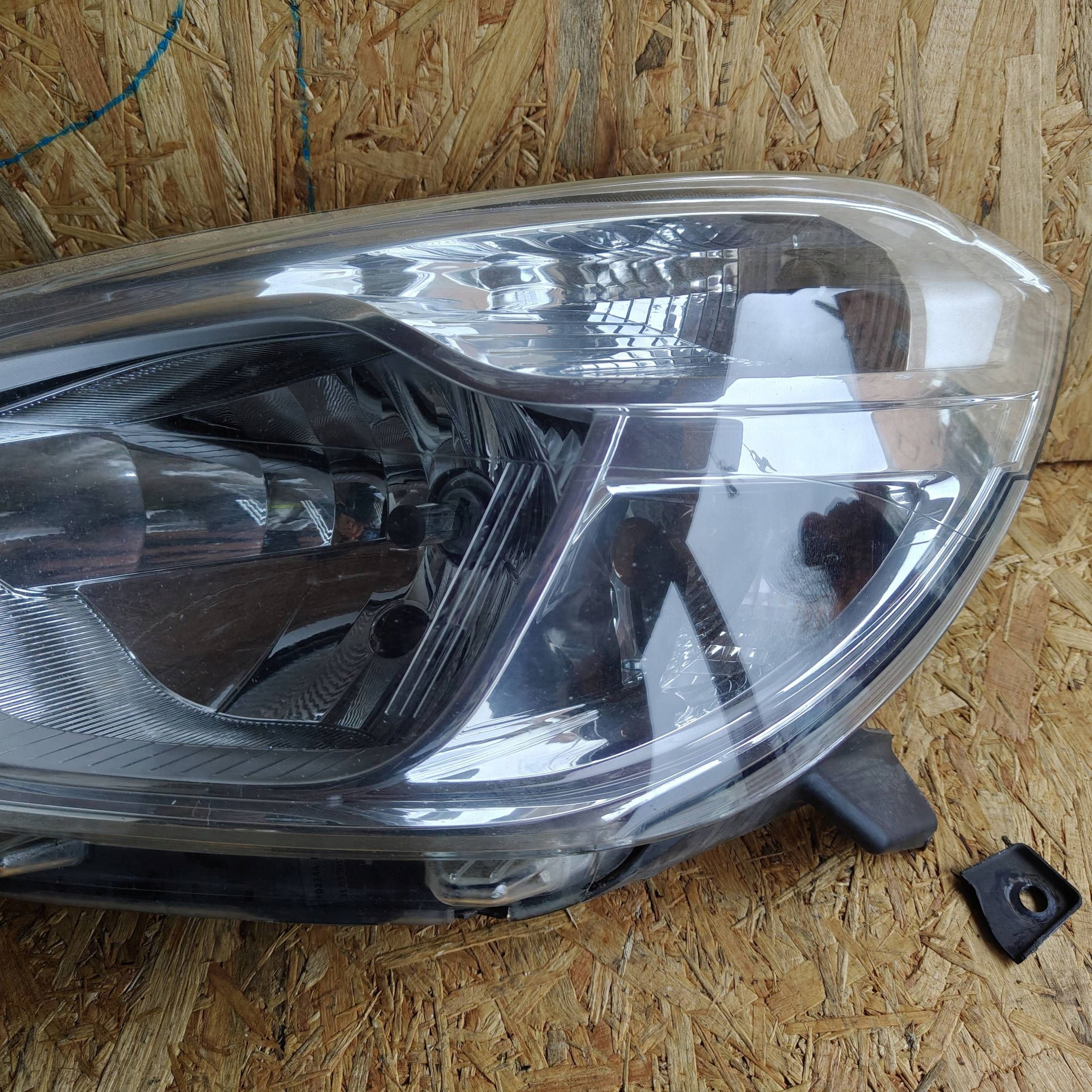 Reflektor front side left Dacia Dokker 260607950R