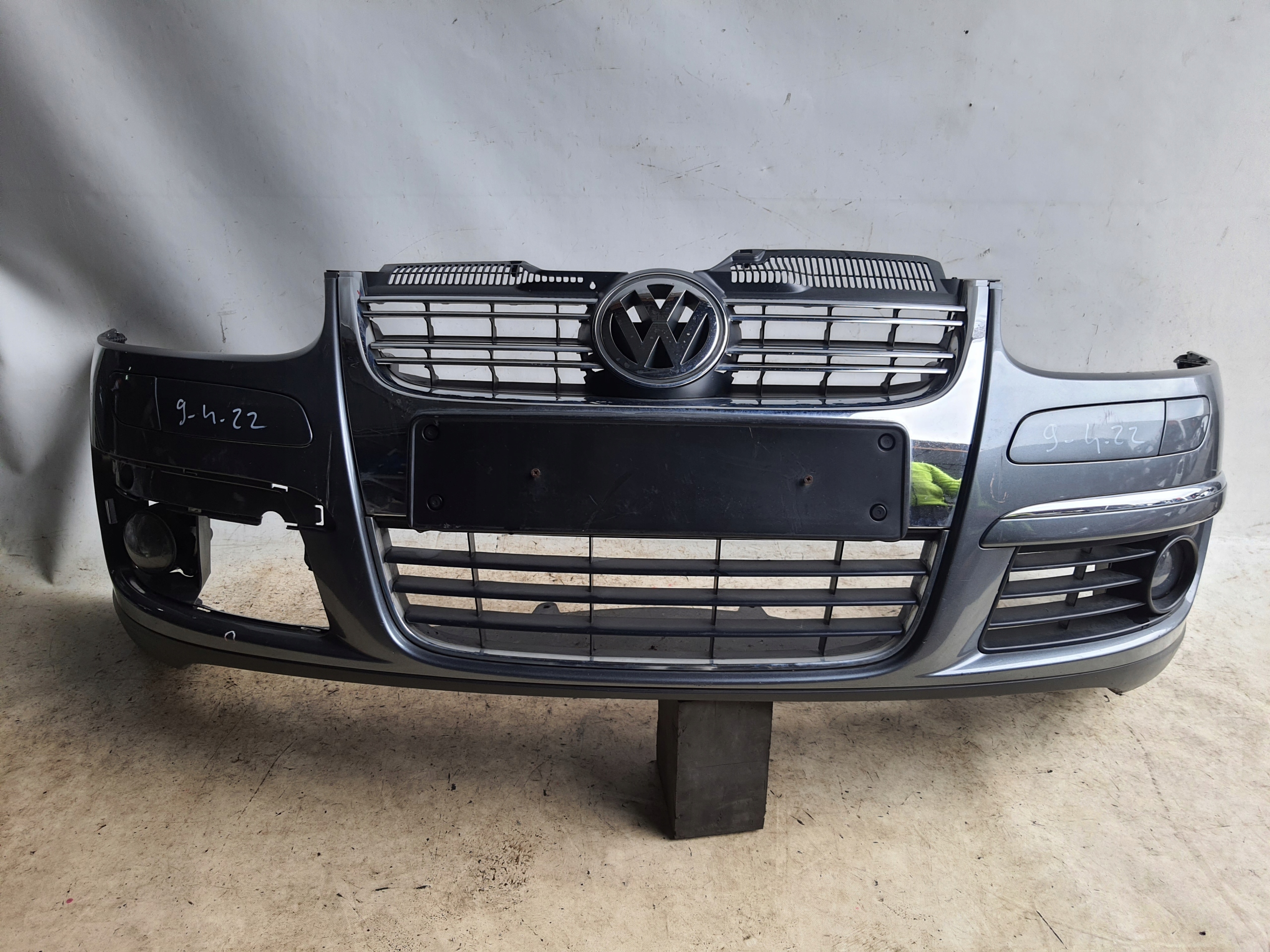 VOLKSWAGEN JETTA 05-10 bumper + XENON GOLF V KOMB