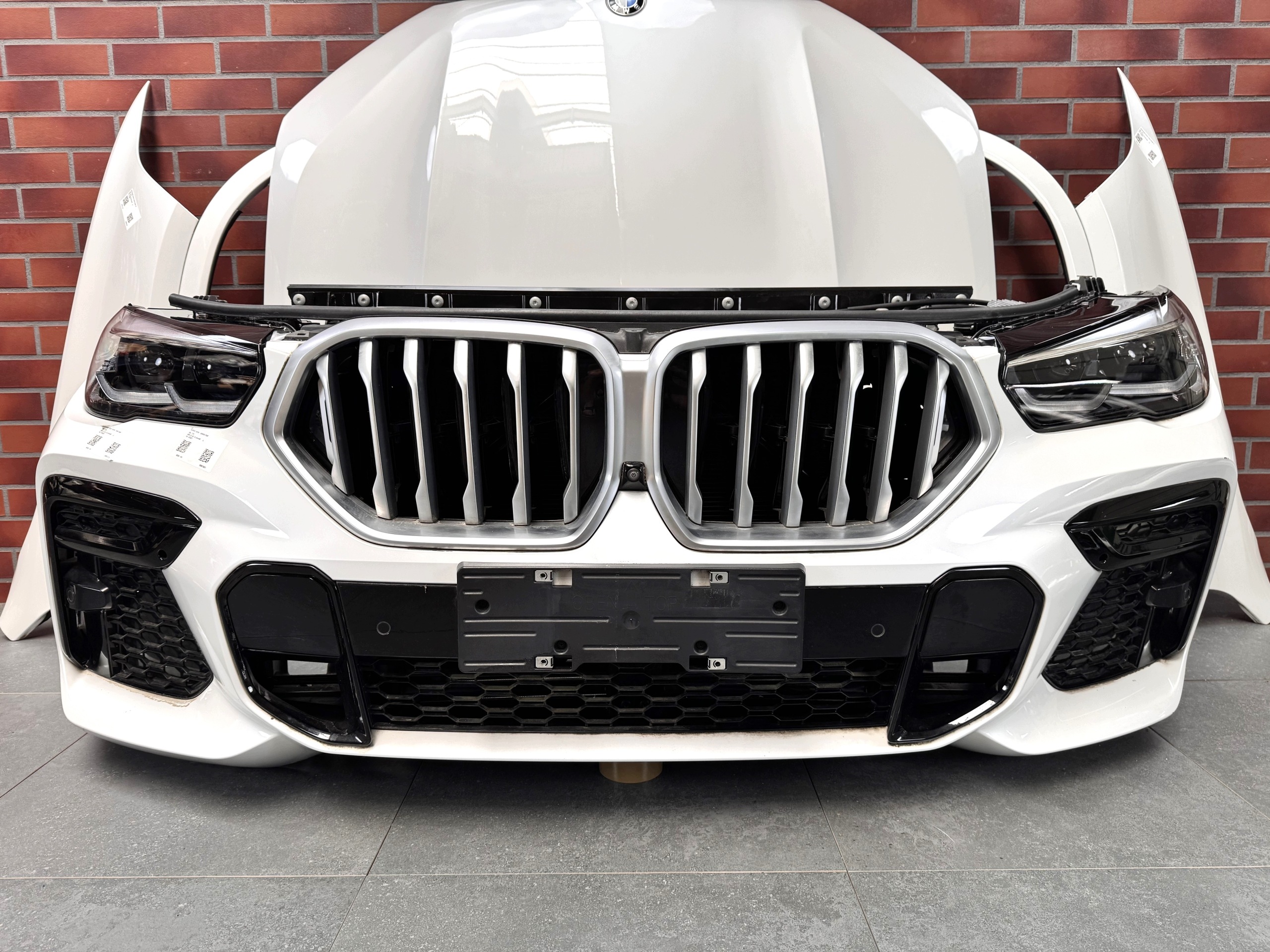 bonnet radiators, wall lights LED pillar bumper BMW X6 G06 m-packet A96