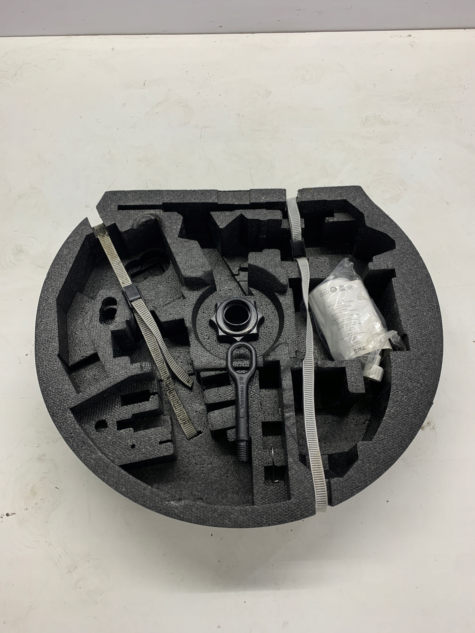 polystirene boot floor well 8P0012109G AUDI A3 8P 2.0 TDI CFF 08-13