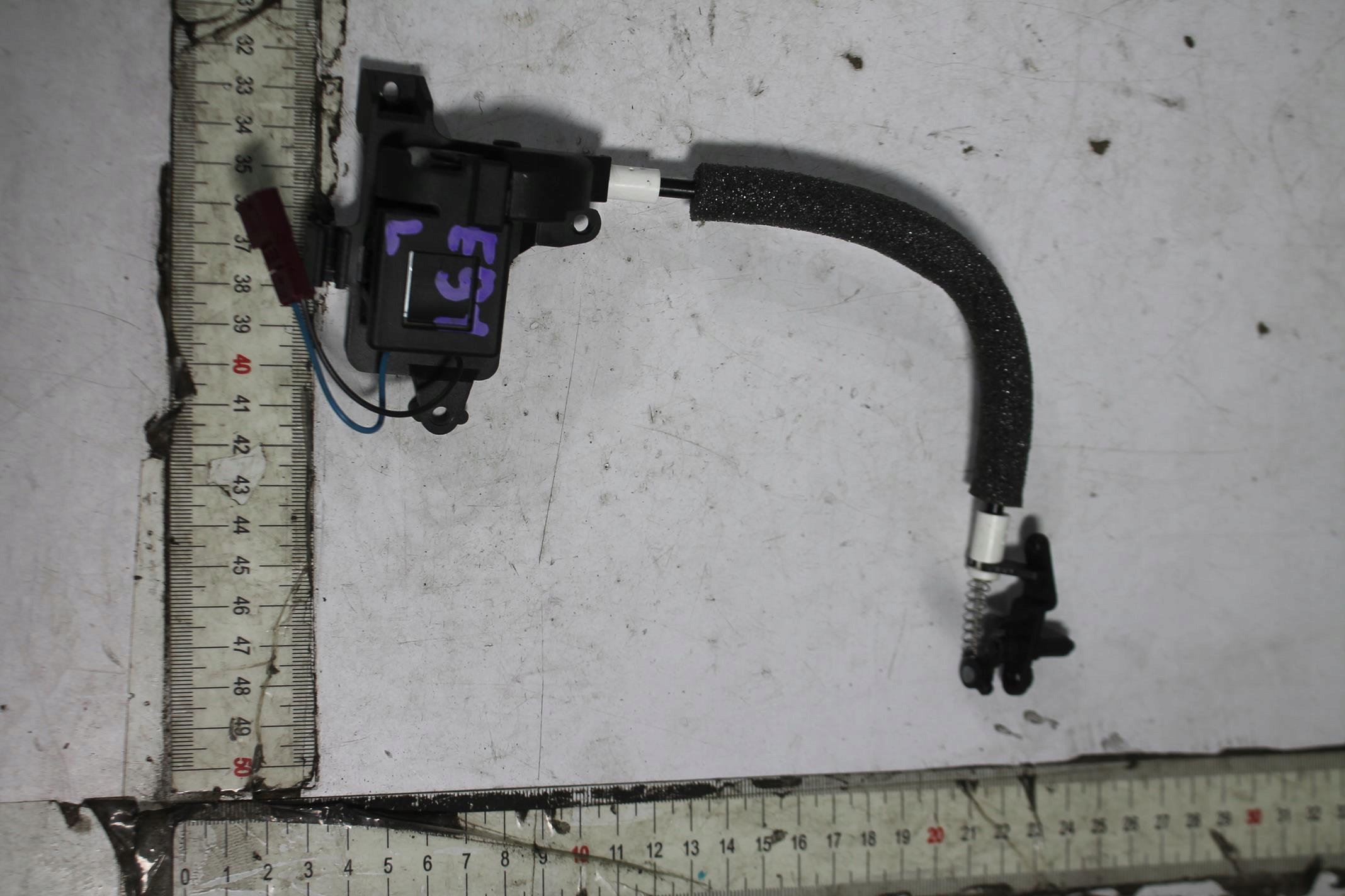 SILNICZEK ROLETY BAGAŻNIKA 8972002399 BMW E91 04-