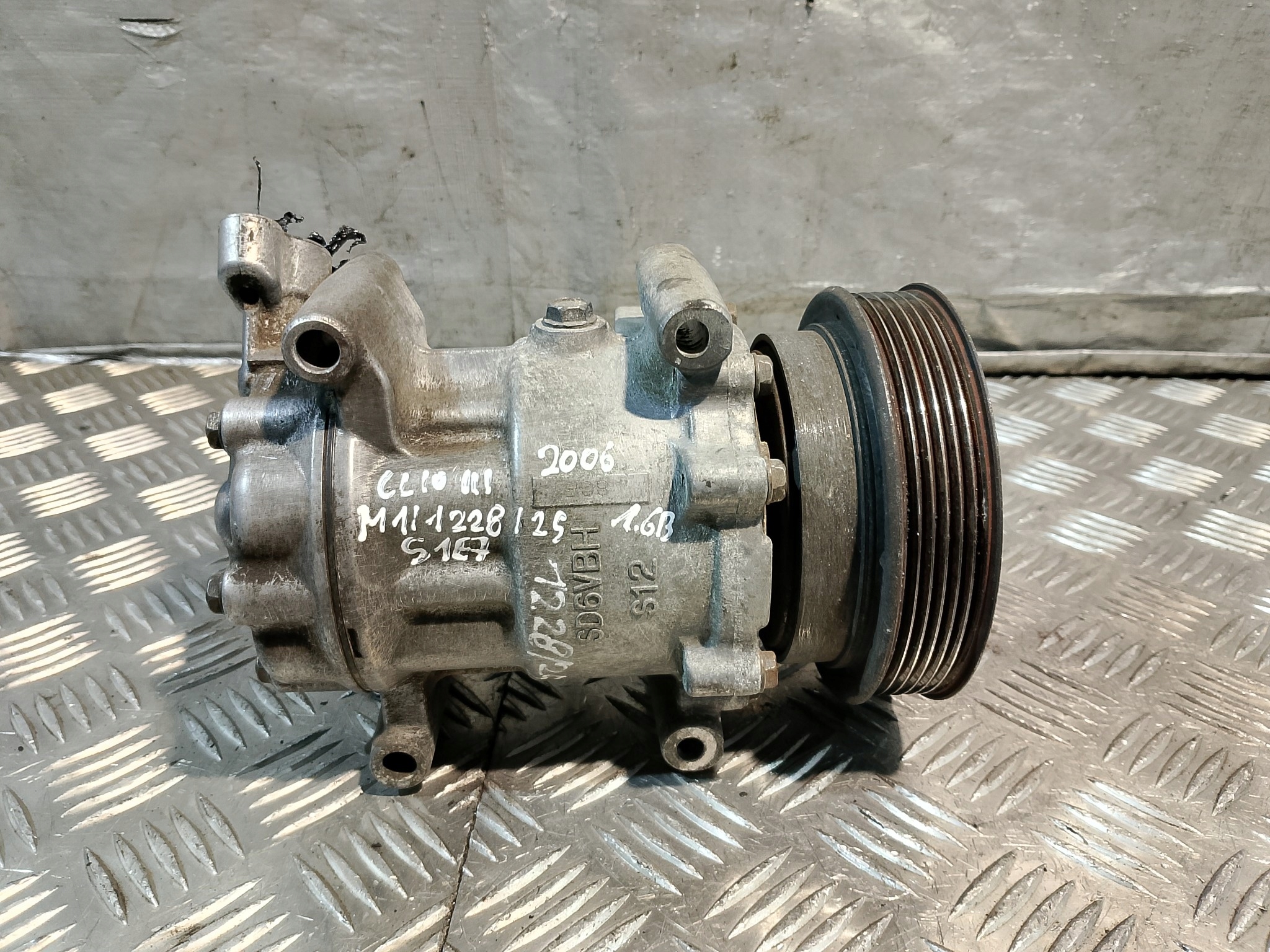 compressor compressor; of the air conditioning RENAULT CLIO III 3 1.6 B 8200365787