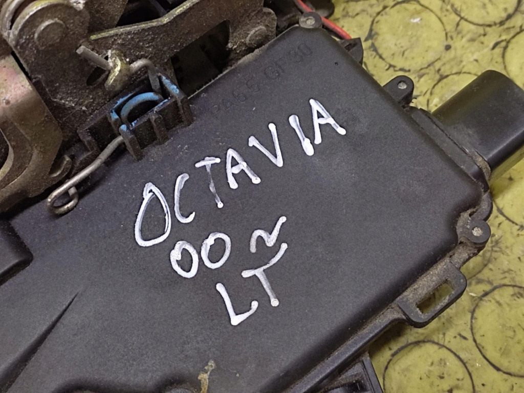 SKODA OCTAVIA and lock door left rear part