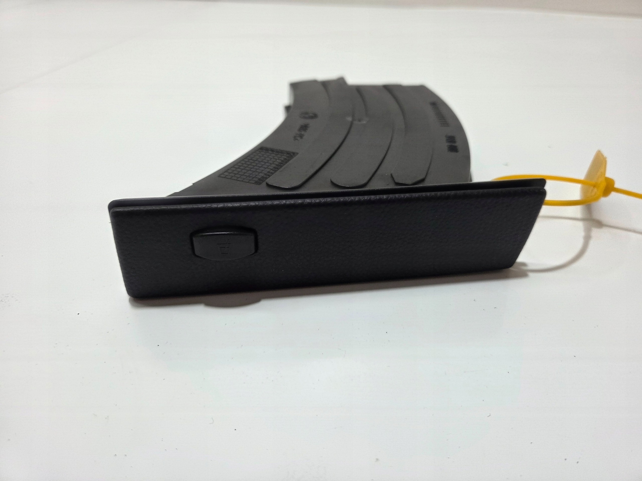 úchyt na KUBEK BMW E60 E61 EUROPA 7063165
