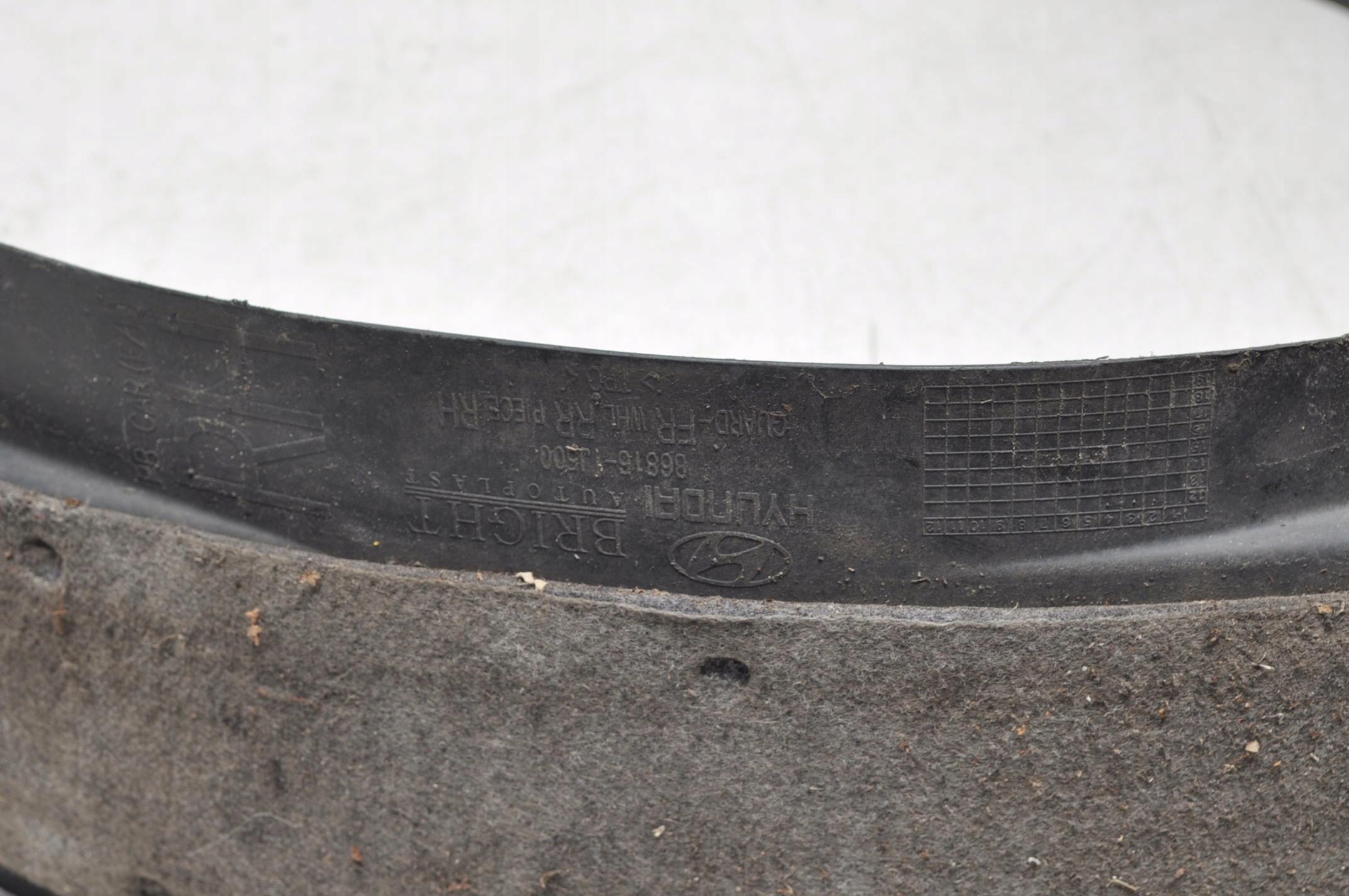 HYUNDAI I20 mudguard front front right 86812-1J500 LIFT