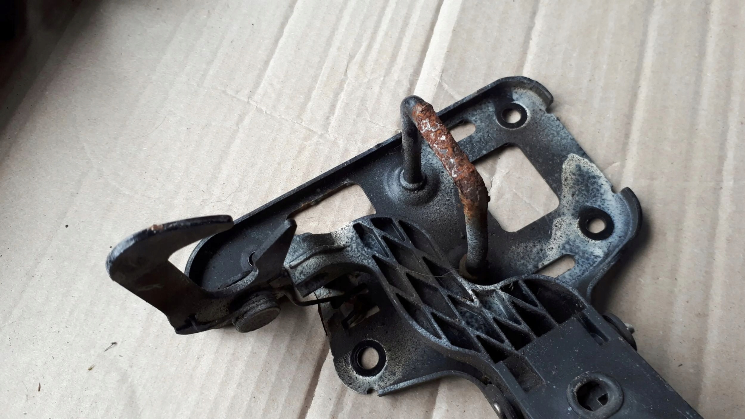 A4 B8 S4 lock RYGIEL bonnets 8T0823480 A5 S5