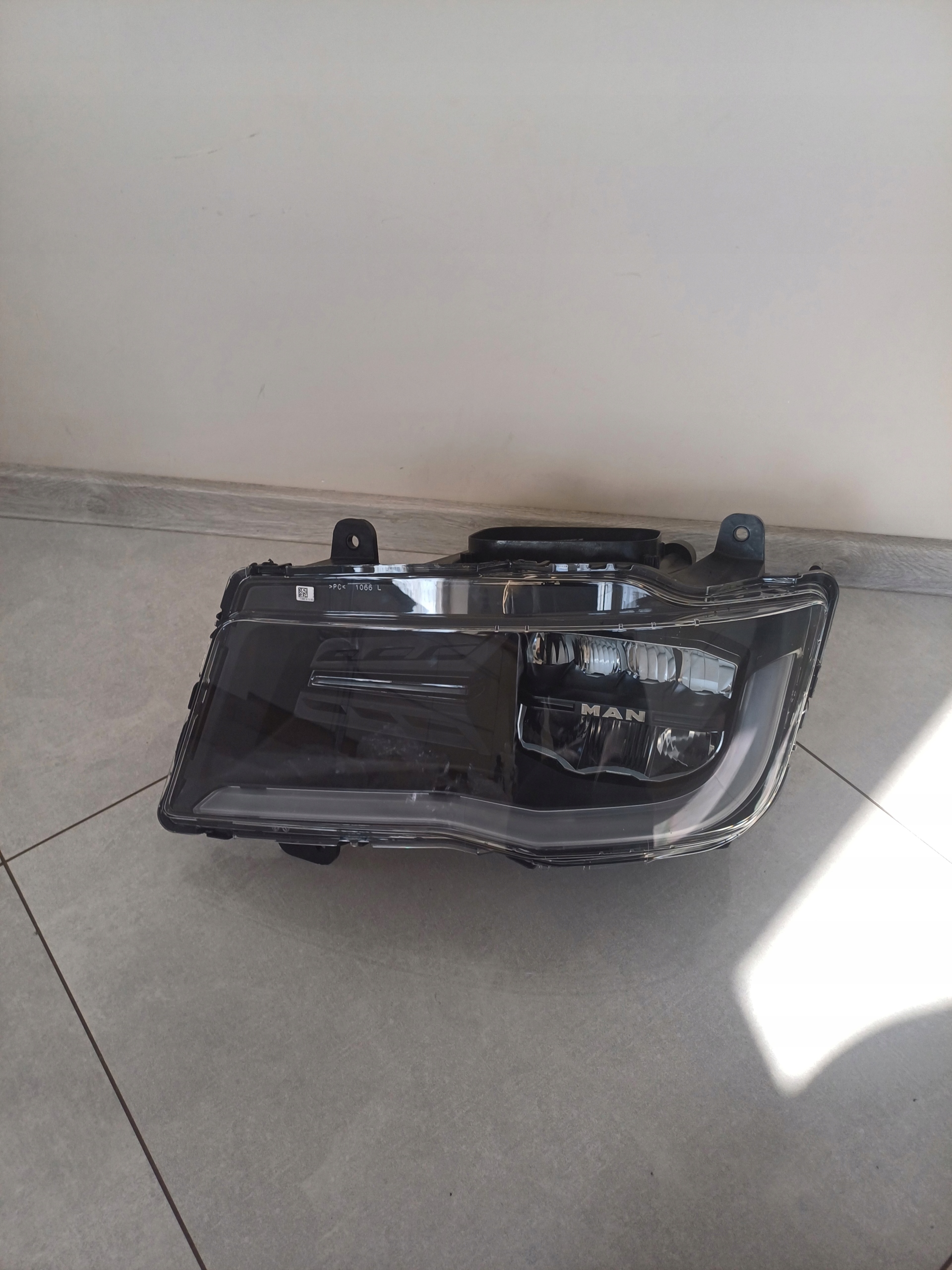 light left front front MAN TGX, TGS ,TGM FULLLED 8125101-6821