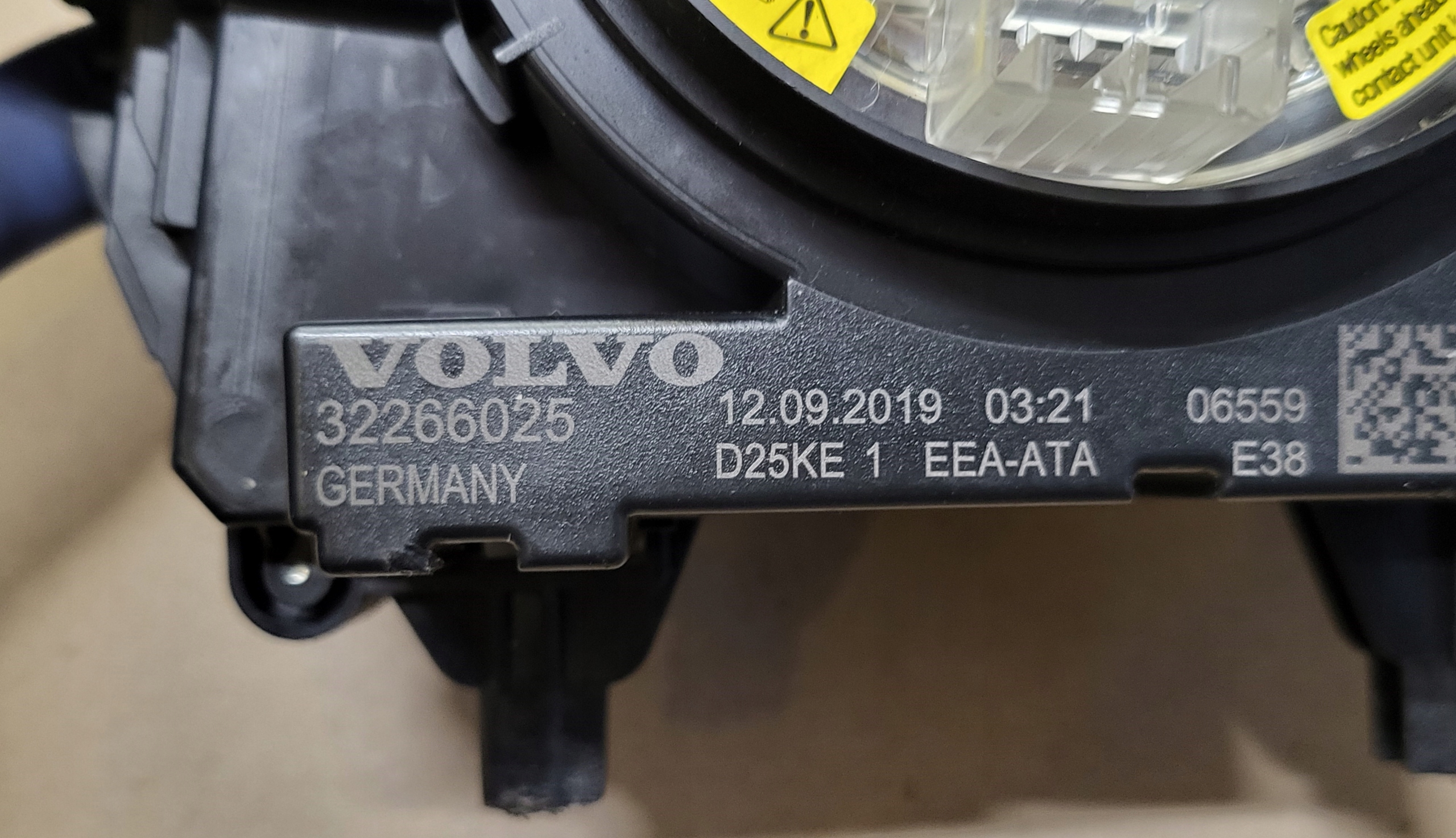 ring MANETKA below steering wheel, levers ring VOLVO XC60 II 2 OE EUROPA