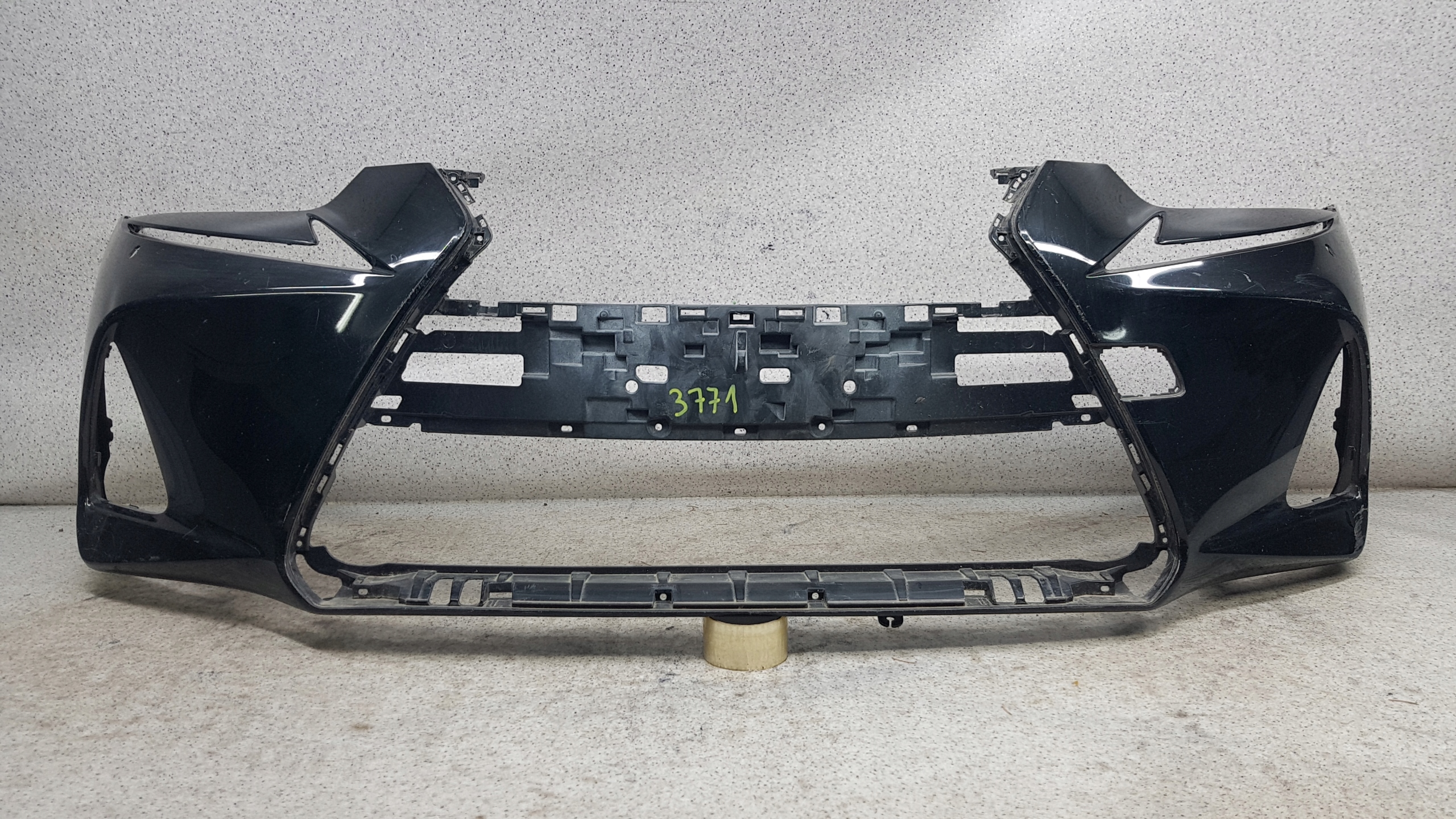 LEXUS IS 200 LIFT 2017 - bumper front 3771