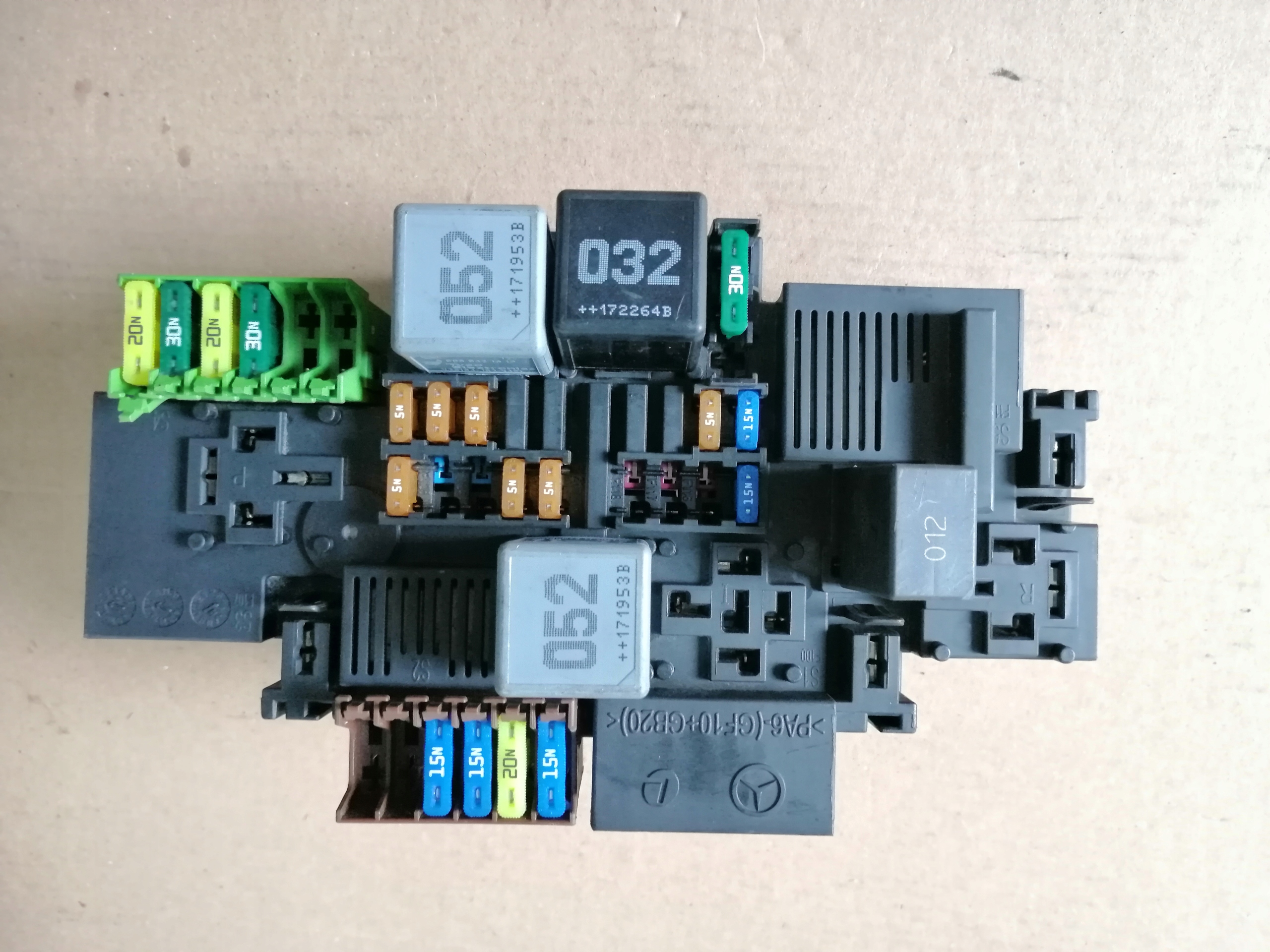 module compartment of fuses 2229063202 MERCEDES W222