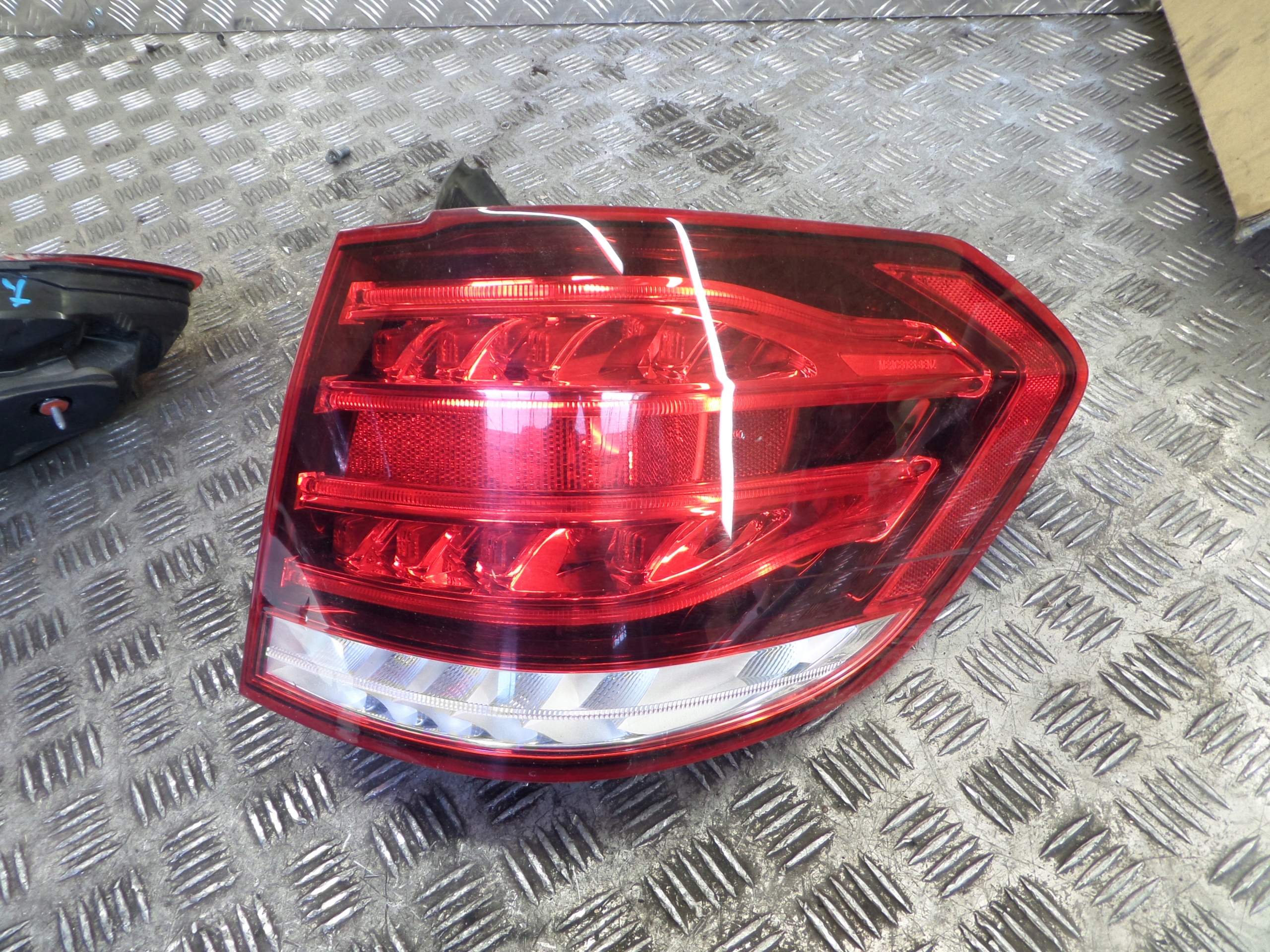 Mercedes-Benz E-Klasse W212 Rückleuchte A2129061803 Rearlamp - Thumbnail 1