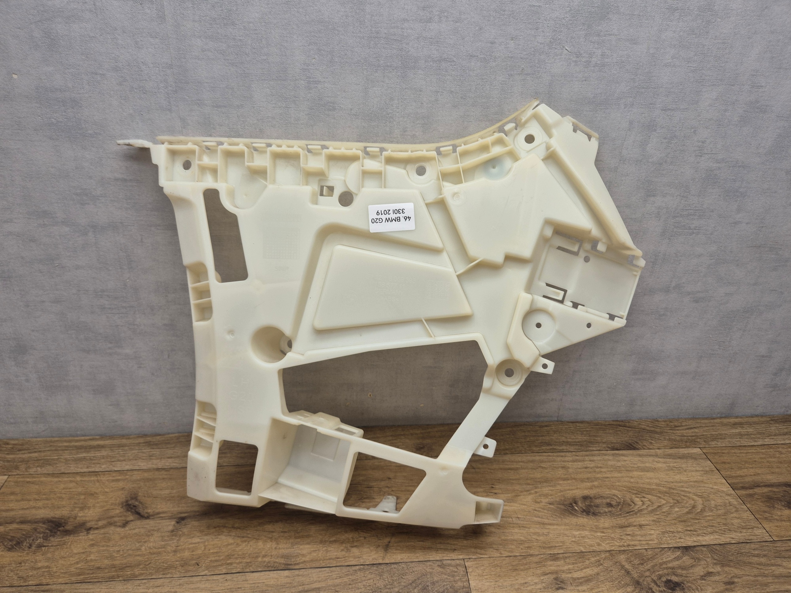 BMW G20 support left rear part holder bracket console of a bumper m-packet 8069393
