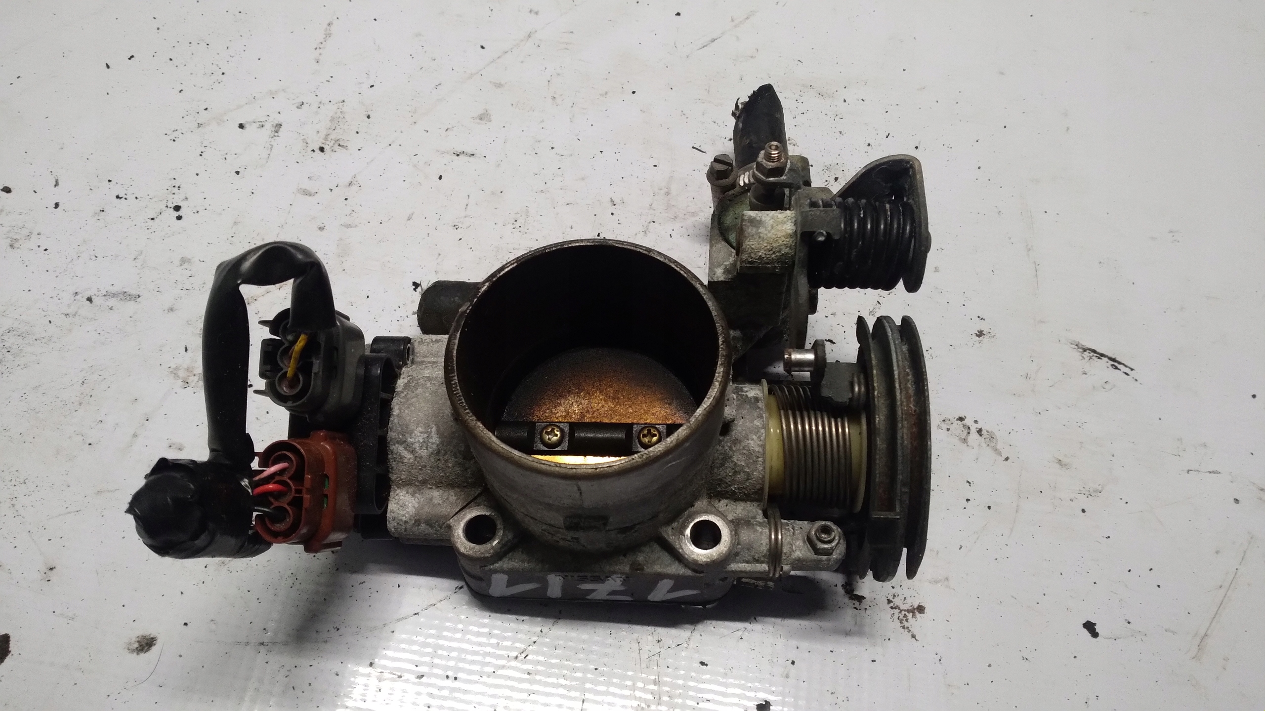 NISSAN PRIMERA P11 2.0 16V дроссельная заслонка