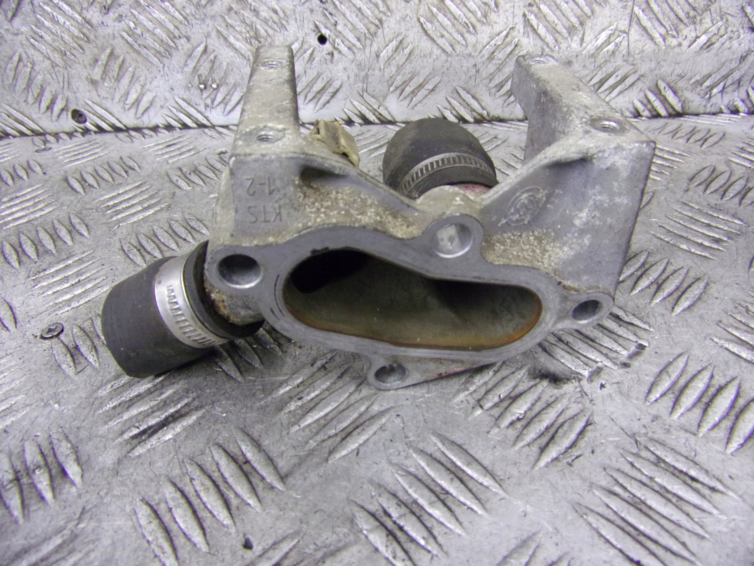 Bride d’eau FORD FIESTA MK 6 1N1G8594