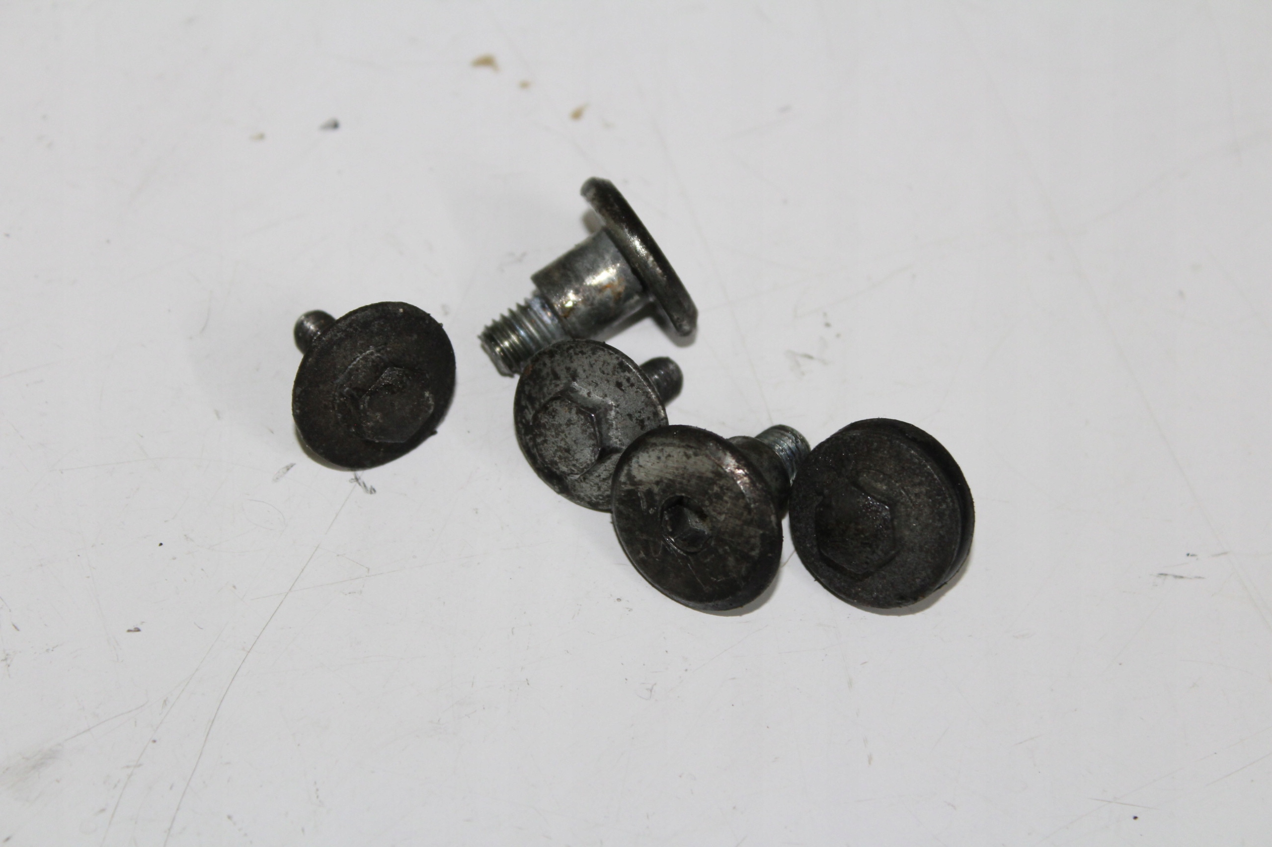 HONDA CBR 1000 SC21 śruby pokrywy zaworów