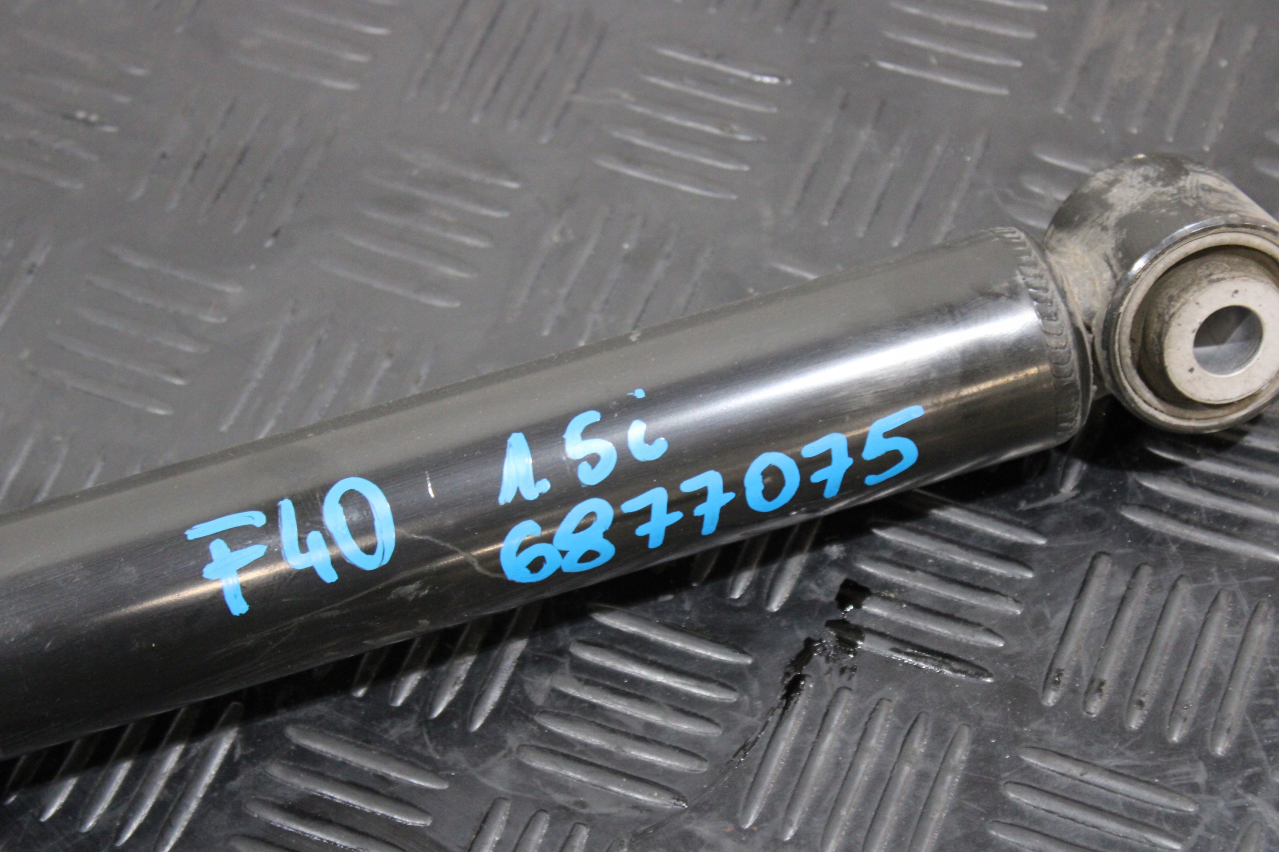 Stoßdämpfer heck 6877075 BMW 1 F40 1,5i
