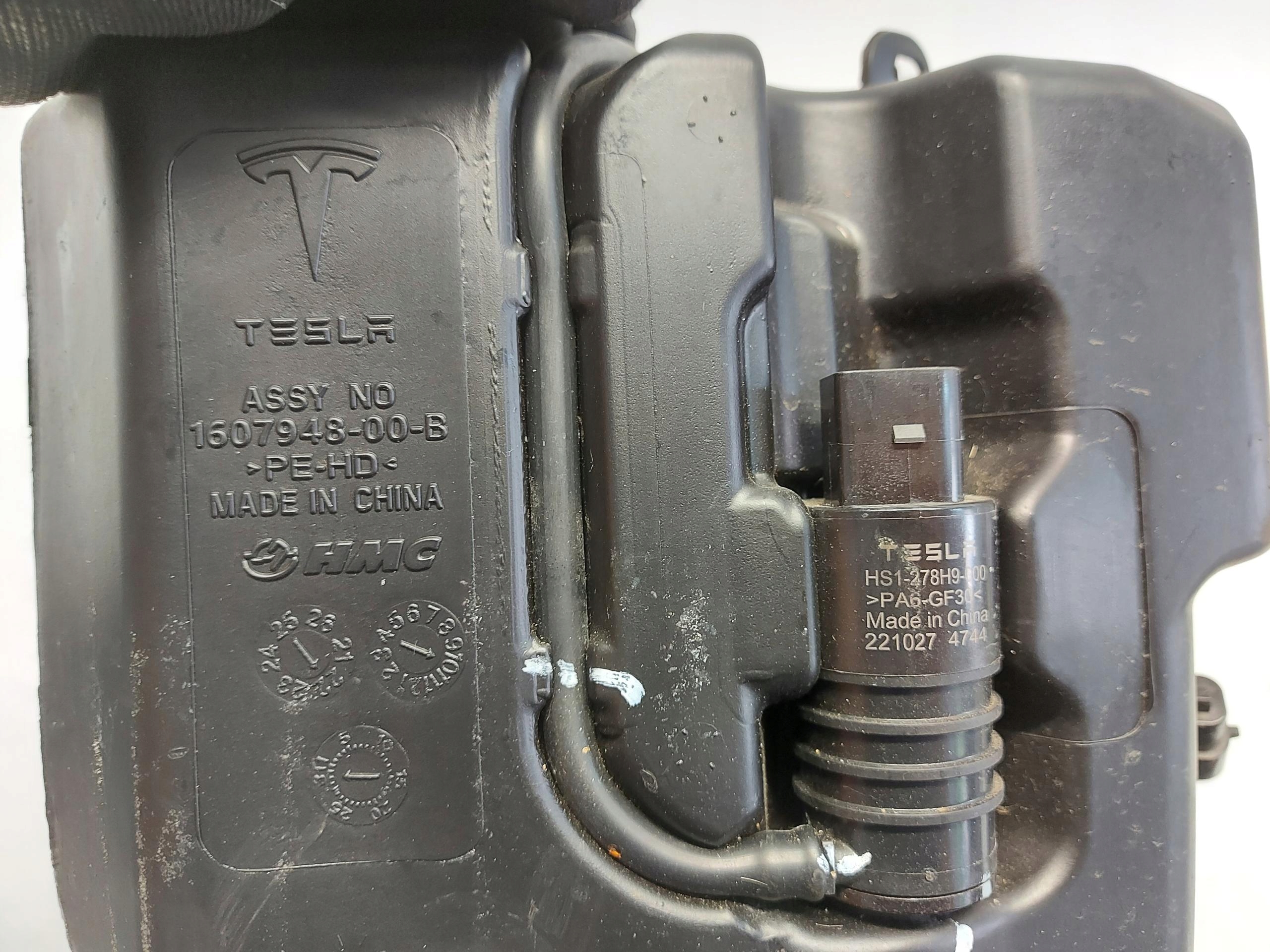 TESLA MODEL Y 2022 tank washers pump oryg 1607948-00-b