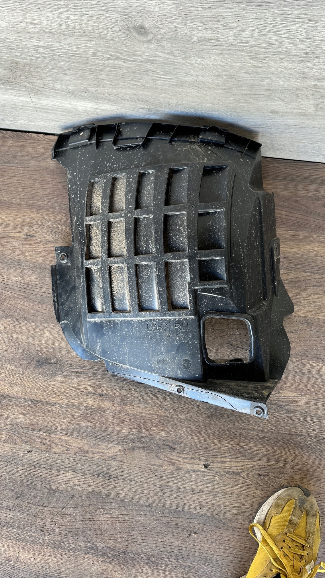 nadkole prawe przednie Defender L8B216A573AD L663