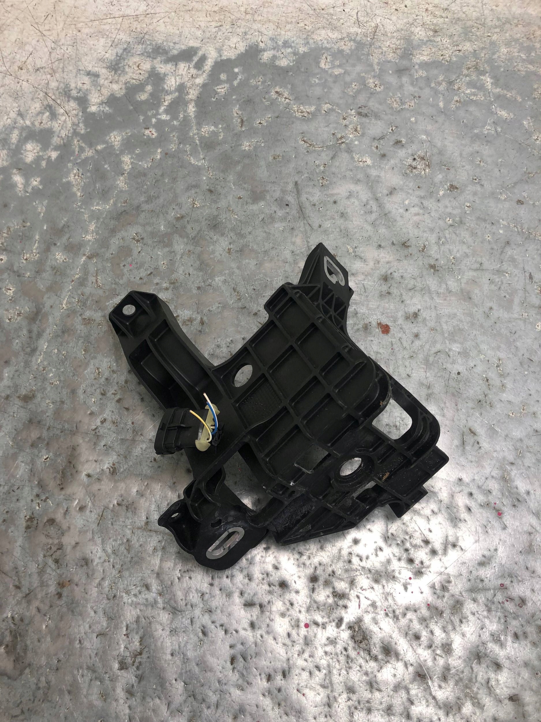 bracket holder POMPY ABS OPEL MERIVA B LIFT 13351833