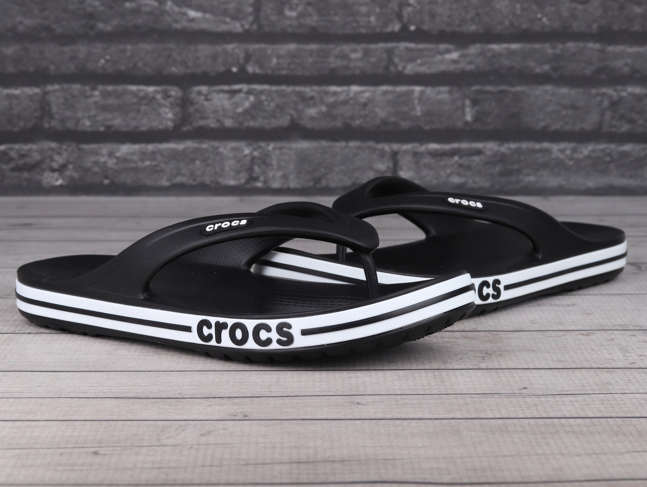 Klapki, japonki, męskie, Crocs BAYABAND FLIP BLACK WHITE Marka Crocs