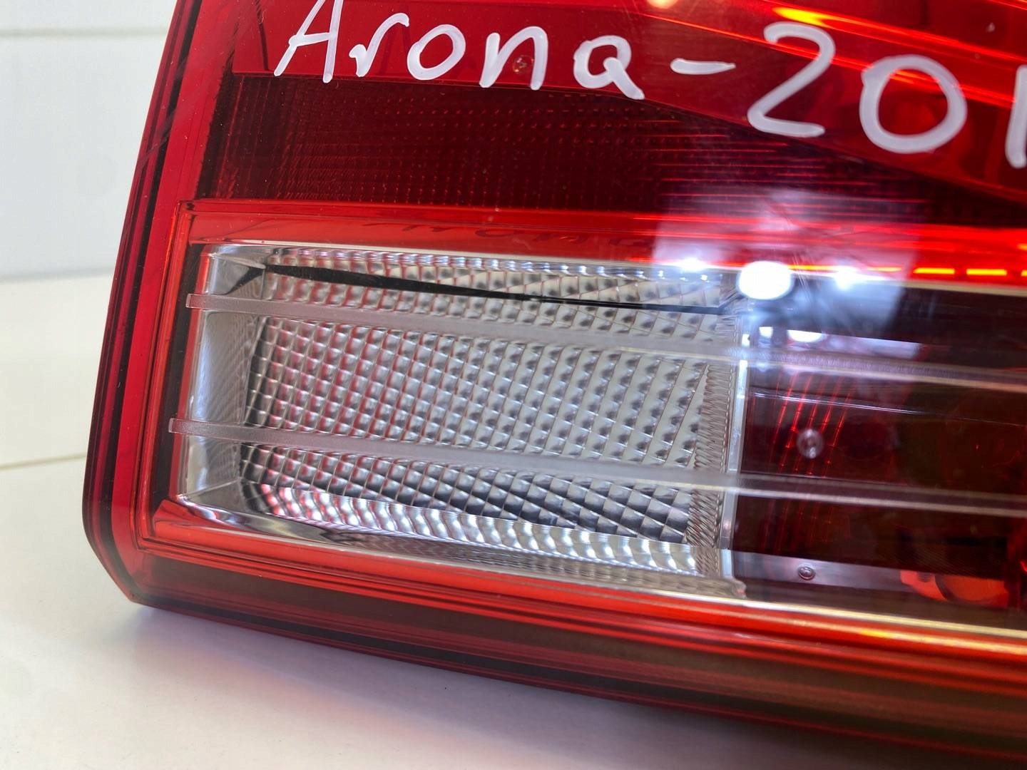 light rear to the bonnet left side SEAT Arona 2020 6F9945093D