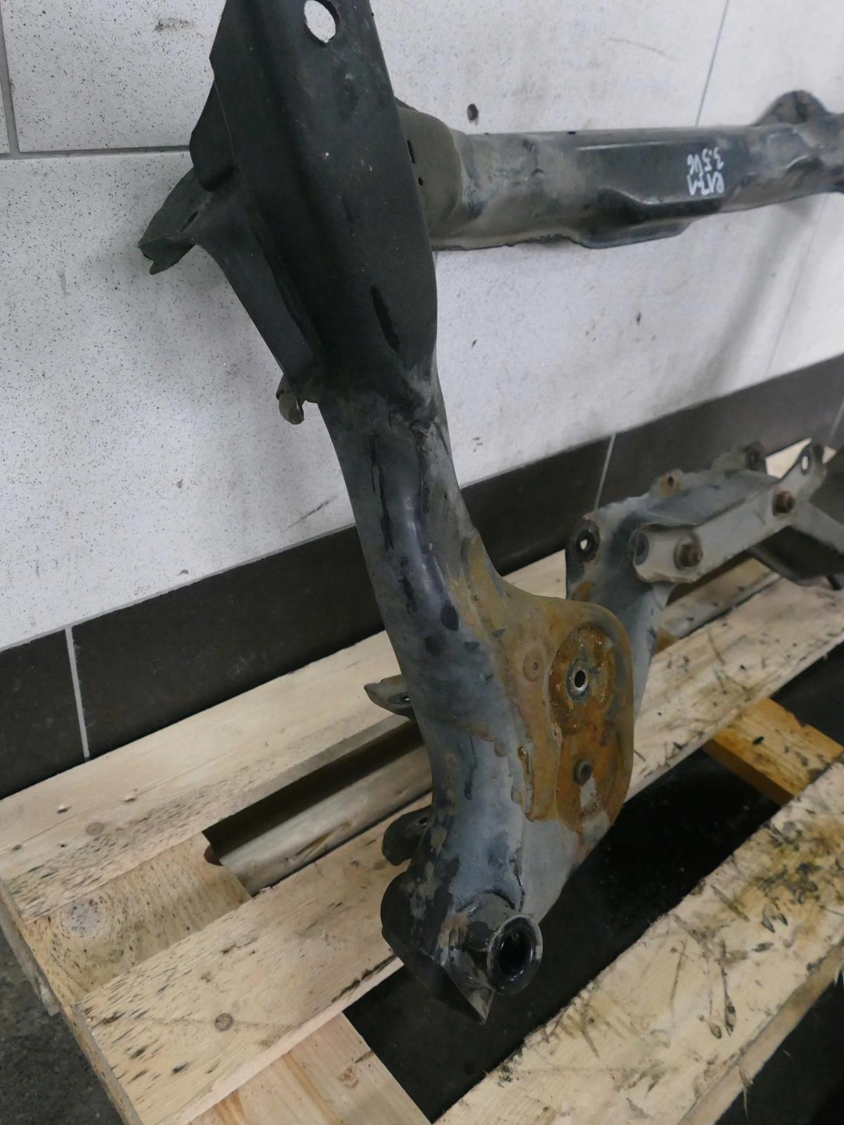 MERCEDES SLK R171 3.5 B axle beam subframe axle beam sider front