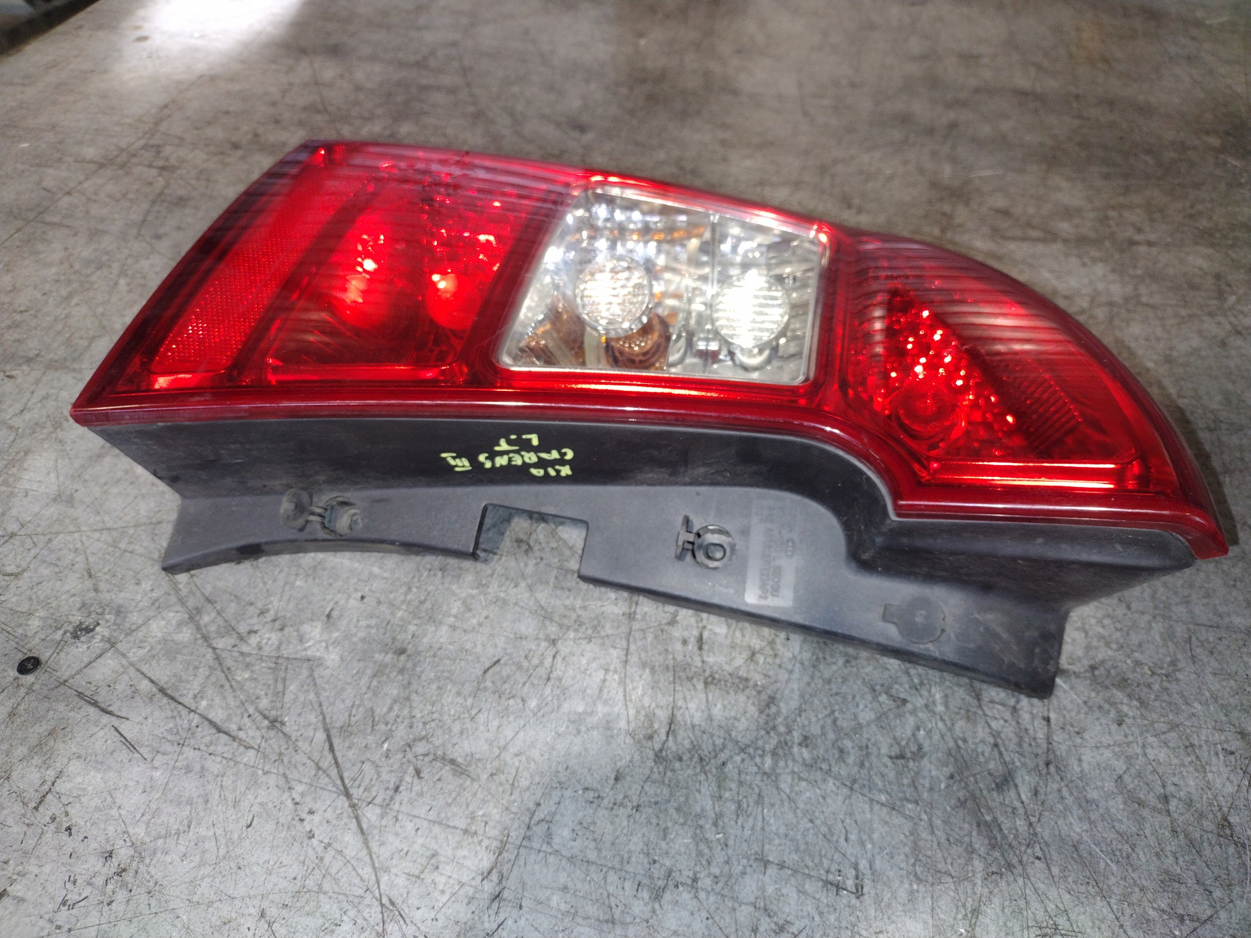 фонарь левый kia CARENS III