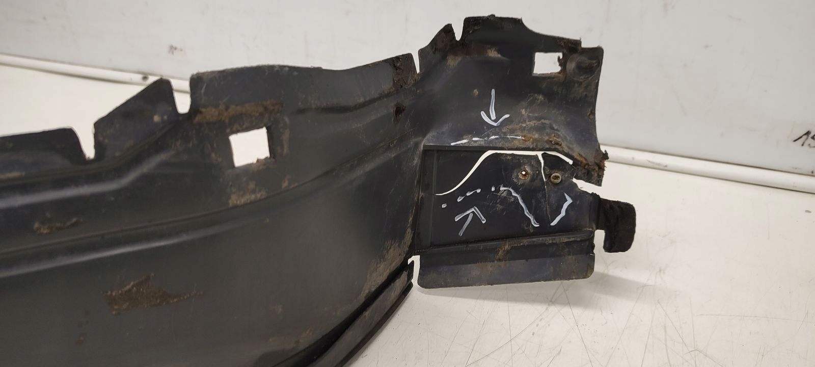 mudguard front front right Mercedes W124 kombi 2,2