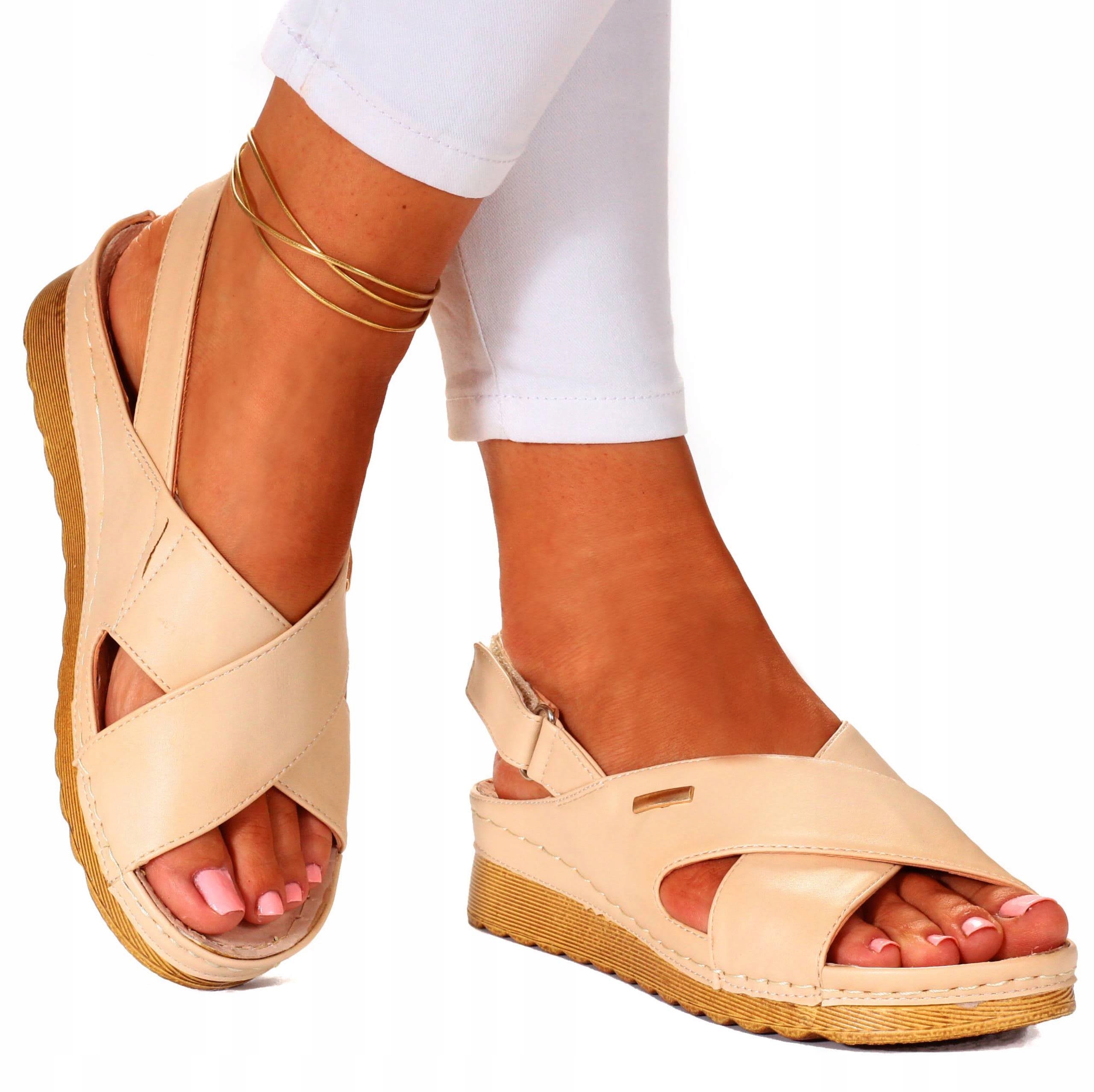 Nude Elastické Sndálky Na Tlusté Podešvi Na Gumičky Sportiv Comfort 40