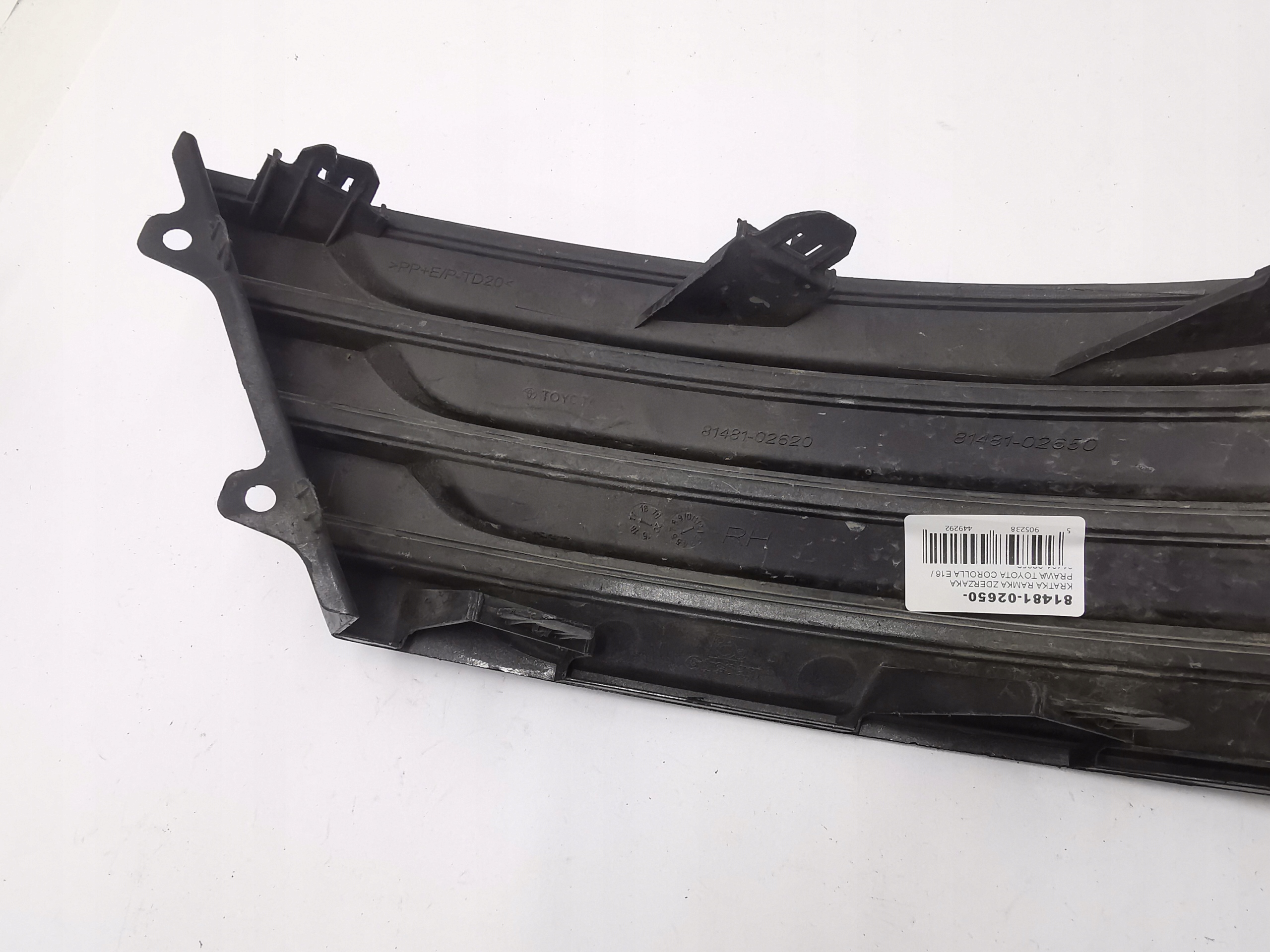 grid frame of a bumper right TOYOTA COROLLA E16 / 81481-02650