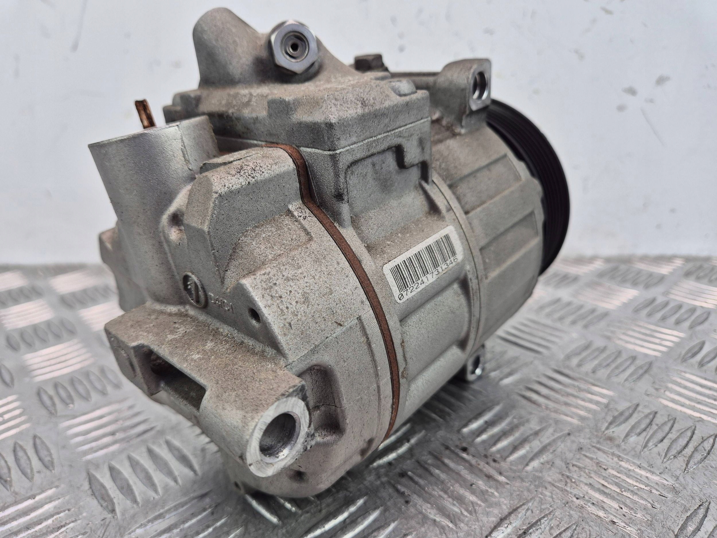 Mercedes C180 CGI W204 compressor; compressor of the air conditioning A0008307800