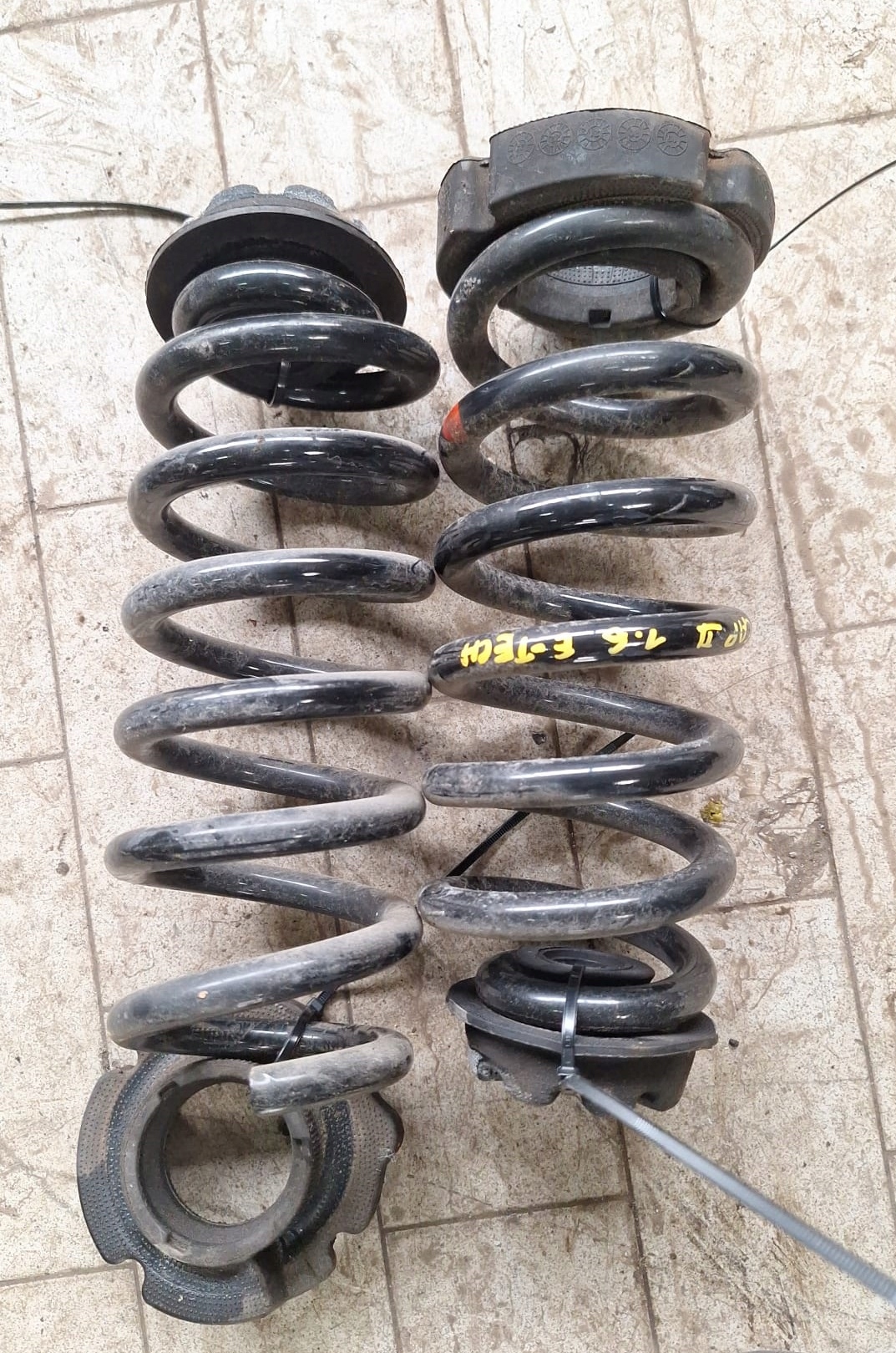 molla Della sospensione posteriore RENAULT CAPTUR II 1.6 E-TECH HYBRYDA KPL