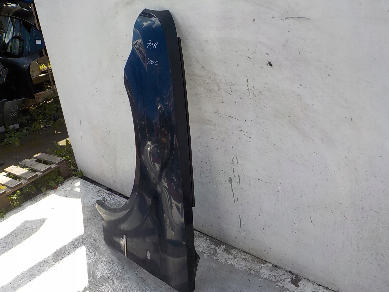 718 CHRYSLER 300 C fender left front front 718