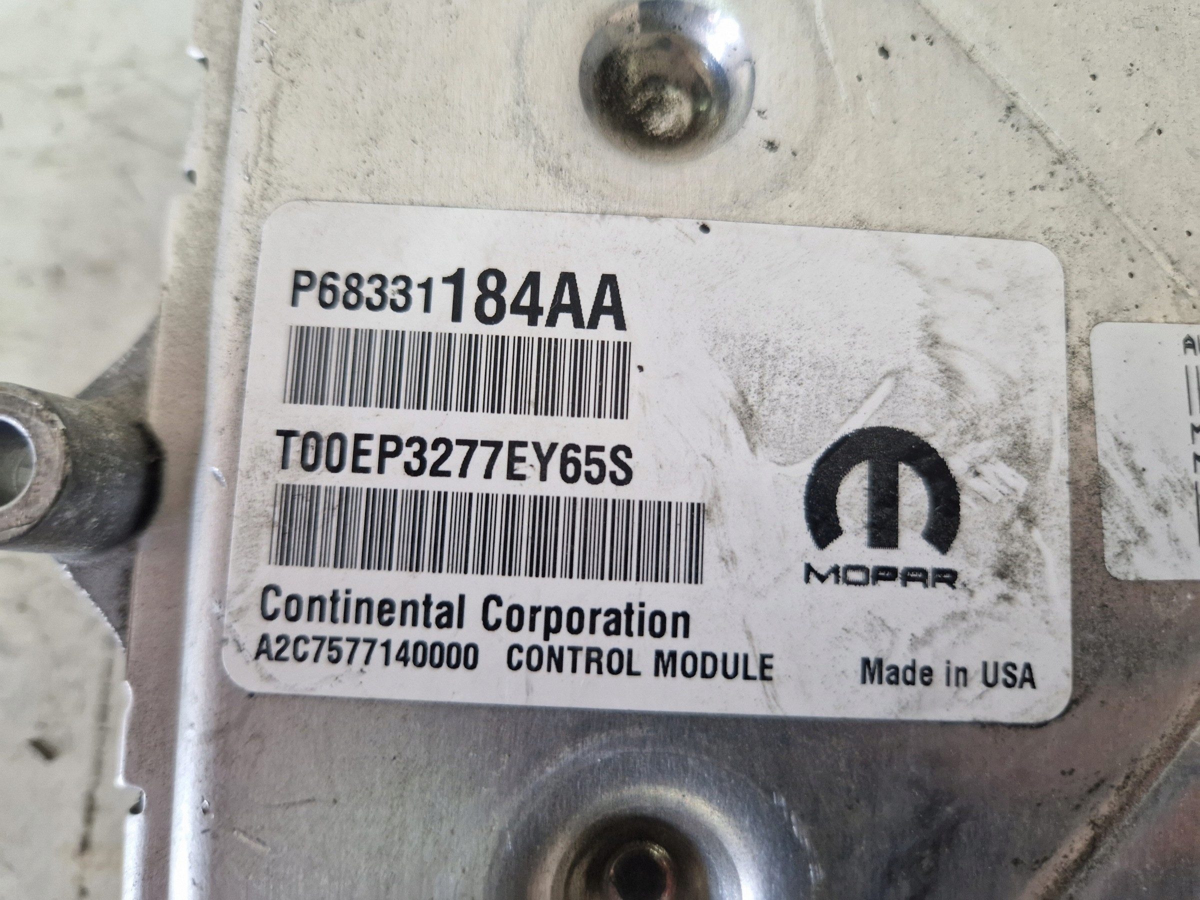 DODGE DURANGO 2019- computer control unit of the engine ECU 5.7 HEMI P68331184AA