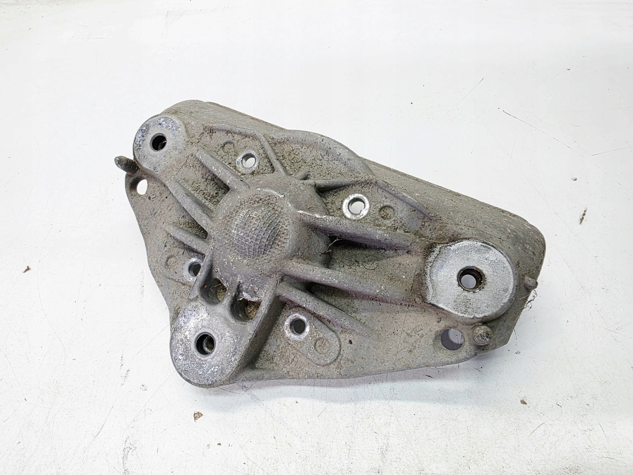 Halter oben des Stoßdämpfers links oder rechts AUDI Q7 4L 7L0412391E