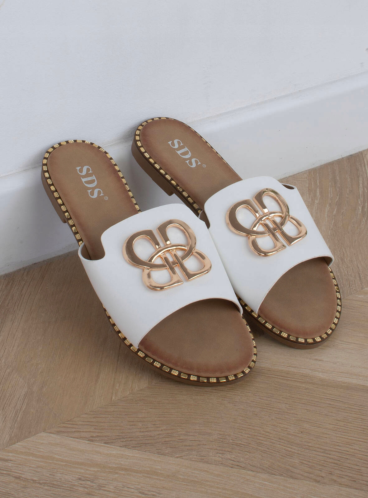 KLAPKI DAMSKIE BIAŁE SKÓRZANE ELEGANCKIE 37 Długość wkładki 24 cm