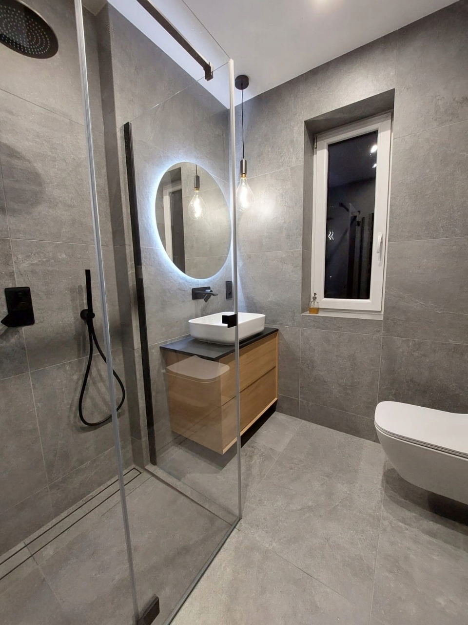 LUSTRO LED 70 cm OKRĄGŁE PODŚWIETLANE LEDOWE KOŁO ŁAZIENKOWE PREMIUM Wysokość 700 mm