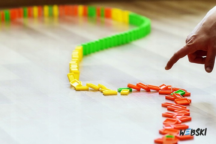 ZABAWKA DLA DZIECI CIUCHCIA NA BATERIE Z KLOCKAMI Wysokość produktu 13 cm