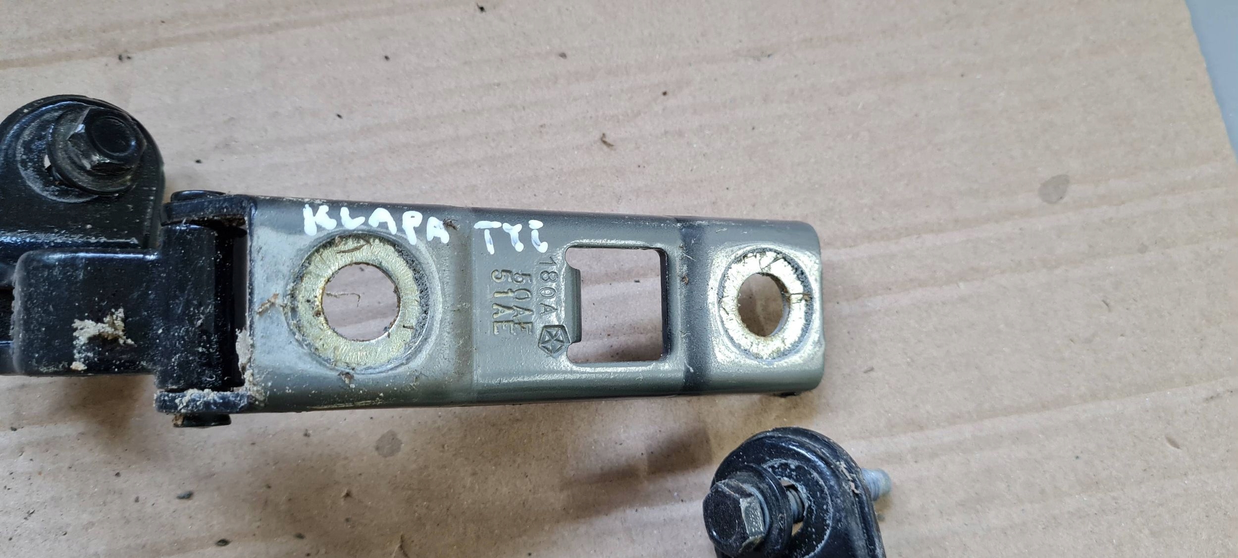 Chrysler Pacifica 2022 hinge hinges bonnet boot rear part 2X PXR 68229150