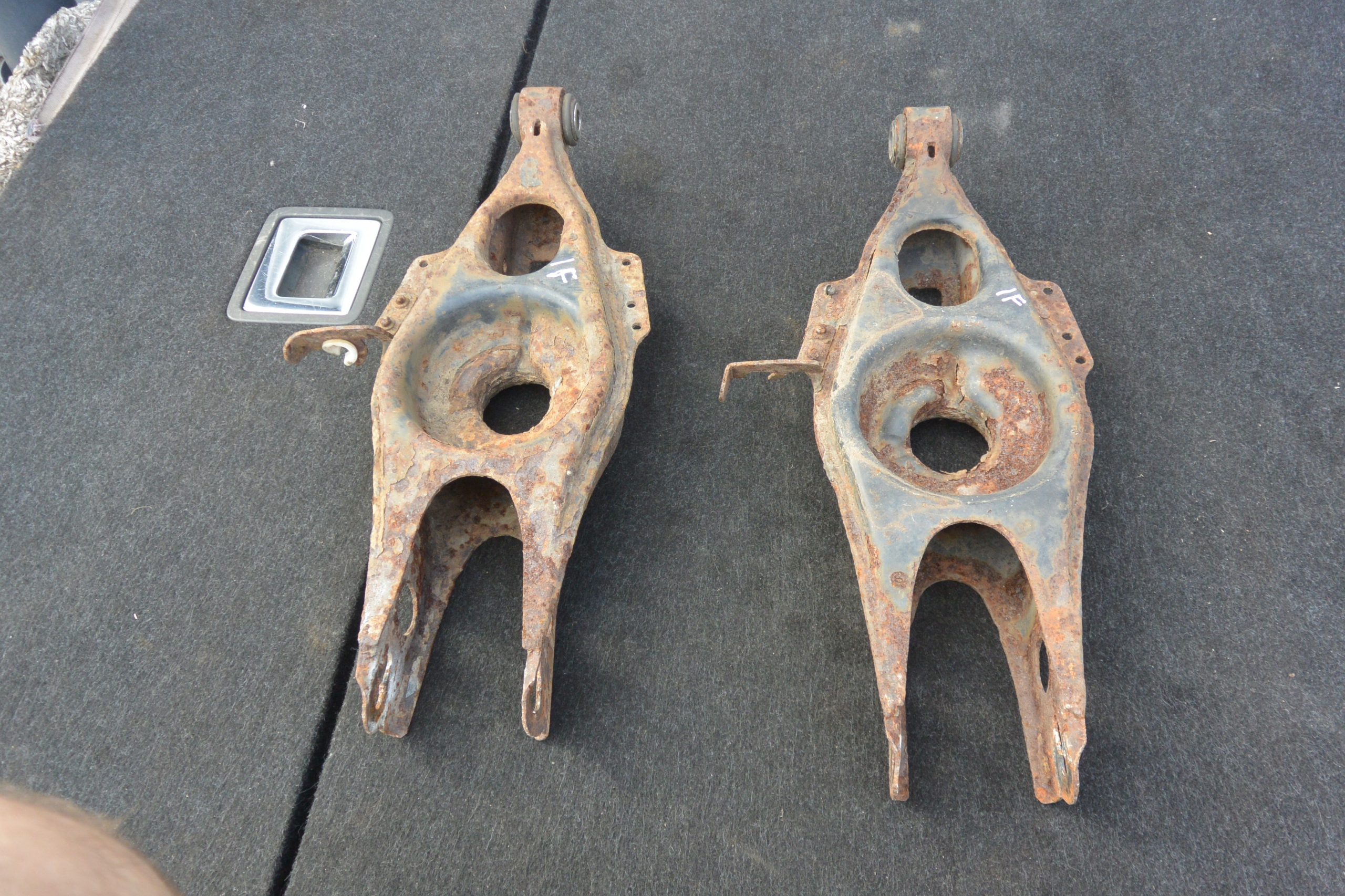 arm rear lower left right MERCEDES W211 E-KLASA