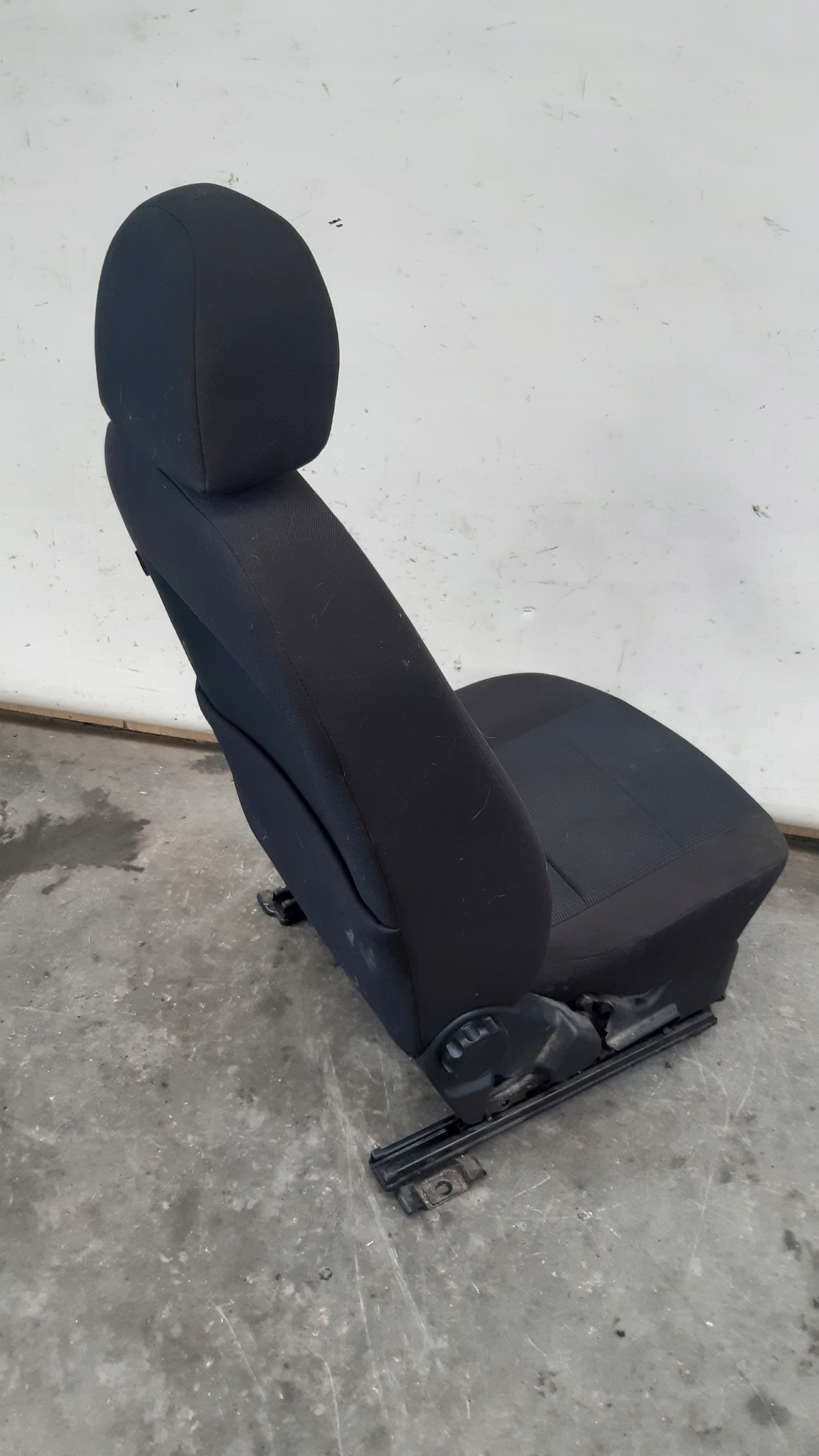Sitz links Mazda 2 DY