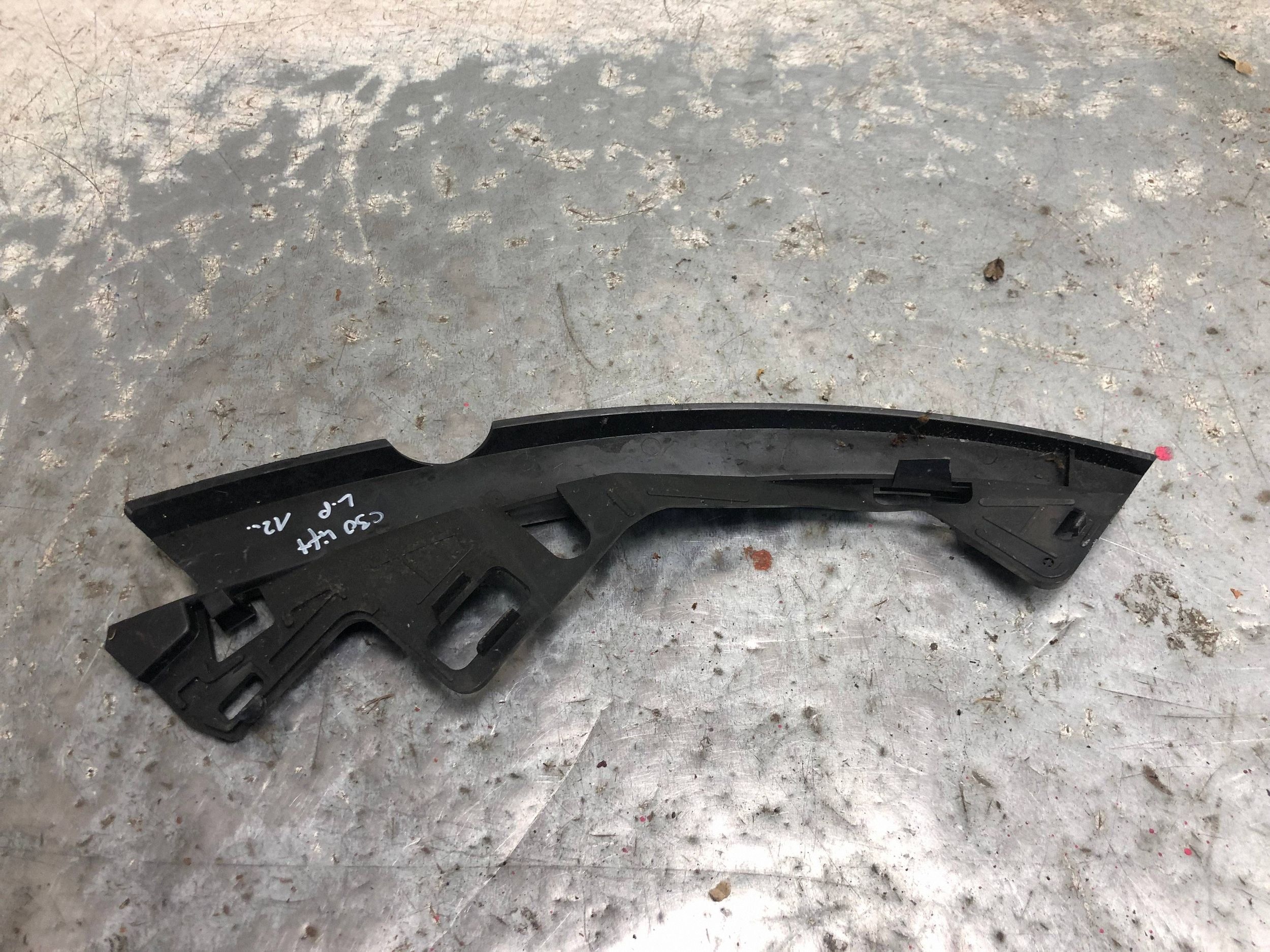 support lights left front VOLVO C30 LIFT 31323156