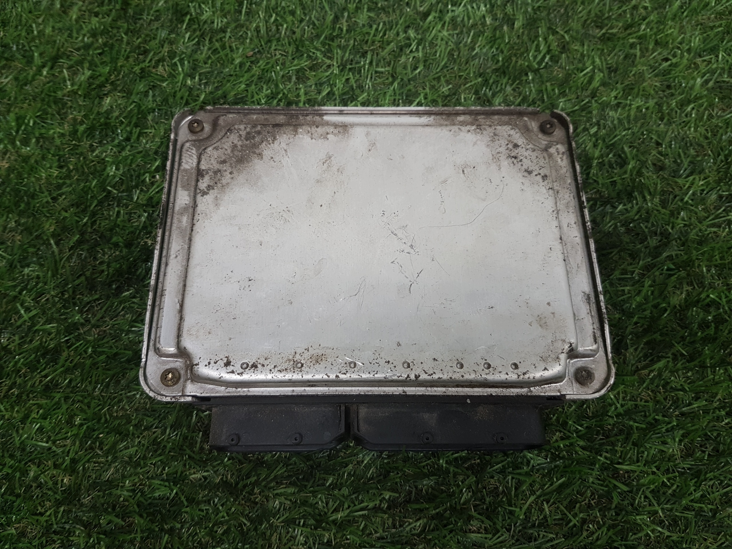 computer of the engine control unit SEAT IBIZA 3 2.0 B 06A906032NJ