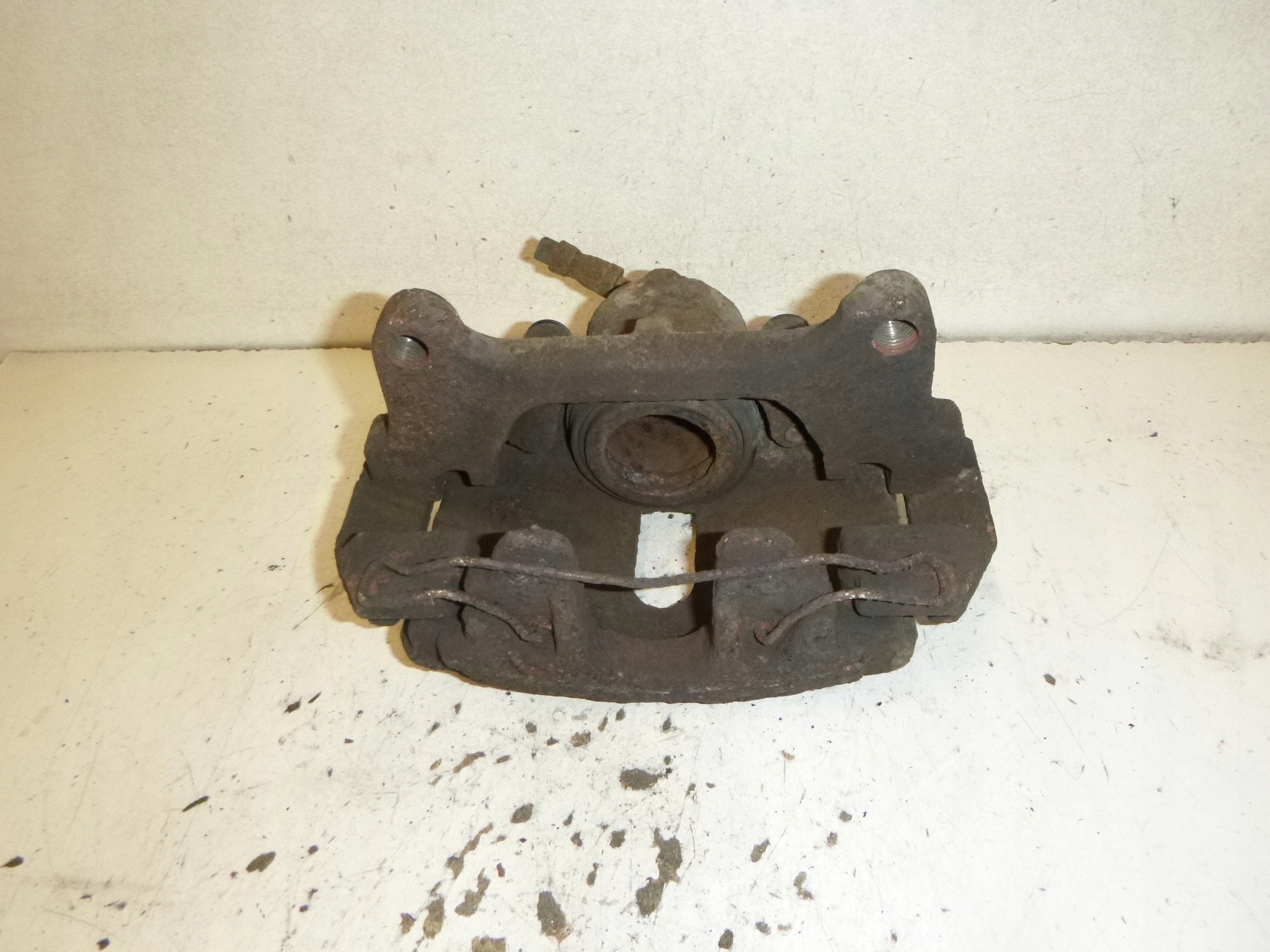 caliper brake front left VW Passat B6 1.9 TDI 2007r.