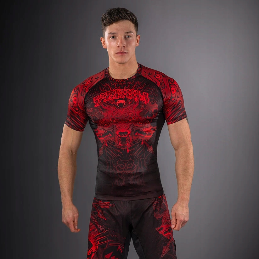 Rashguard Venum Kr. rukáv Wolf Atak černo/červený VENUM-06077-100 20002