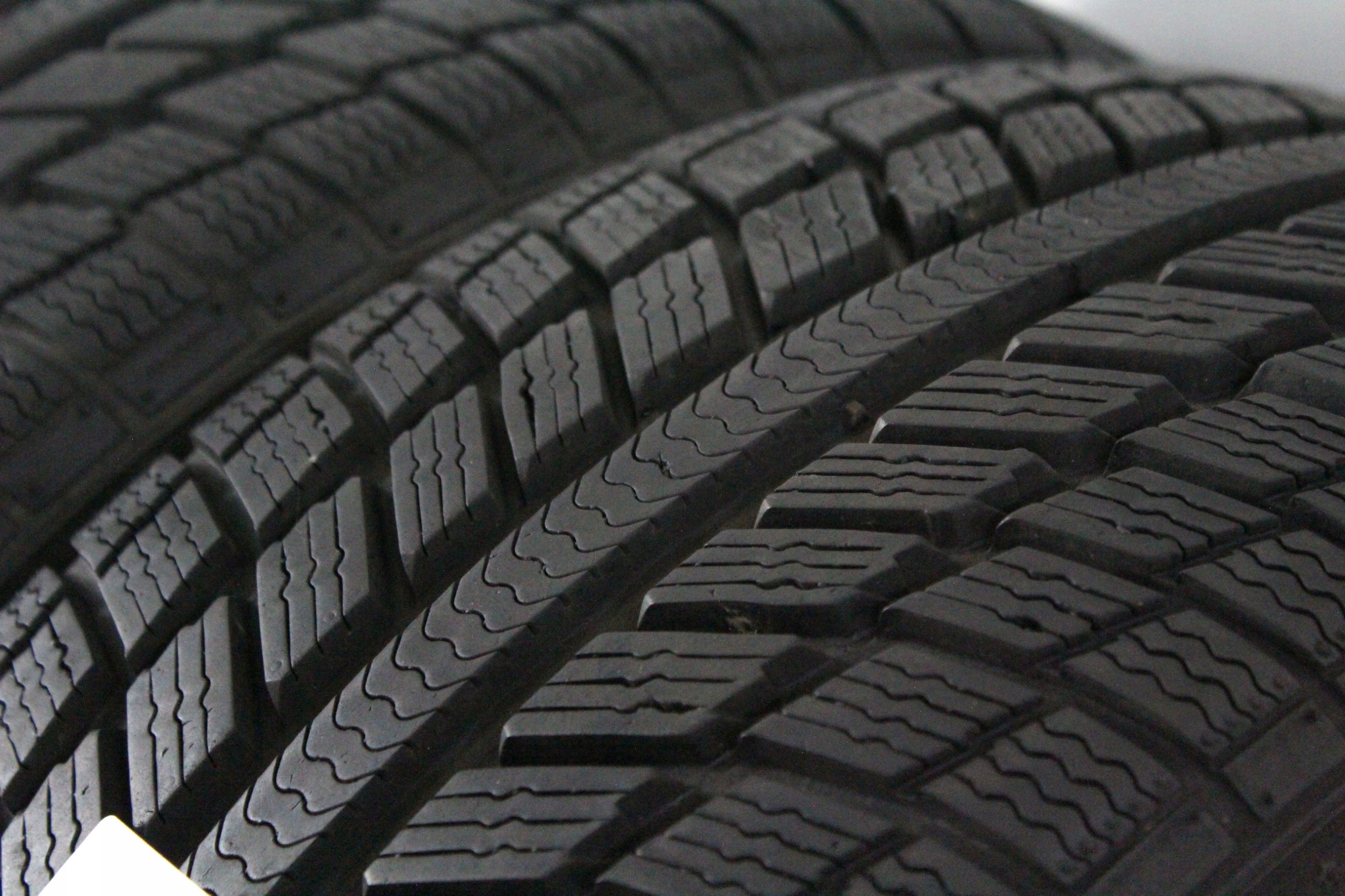 2x Opony Syron Everest 1+ 225/40 R18 Jak nowe! Model inny