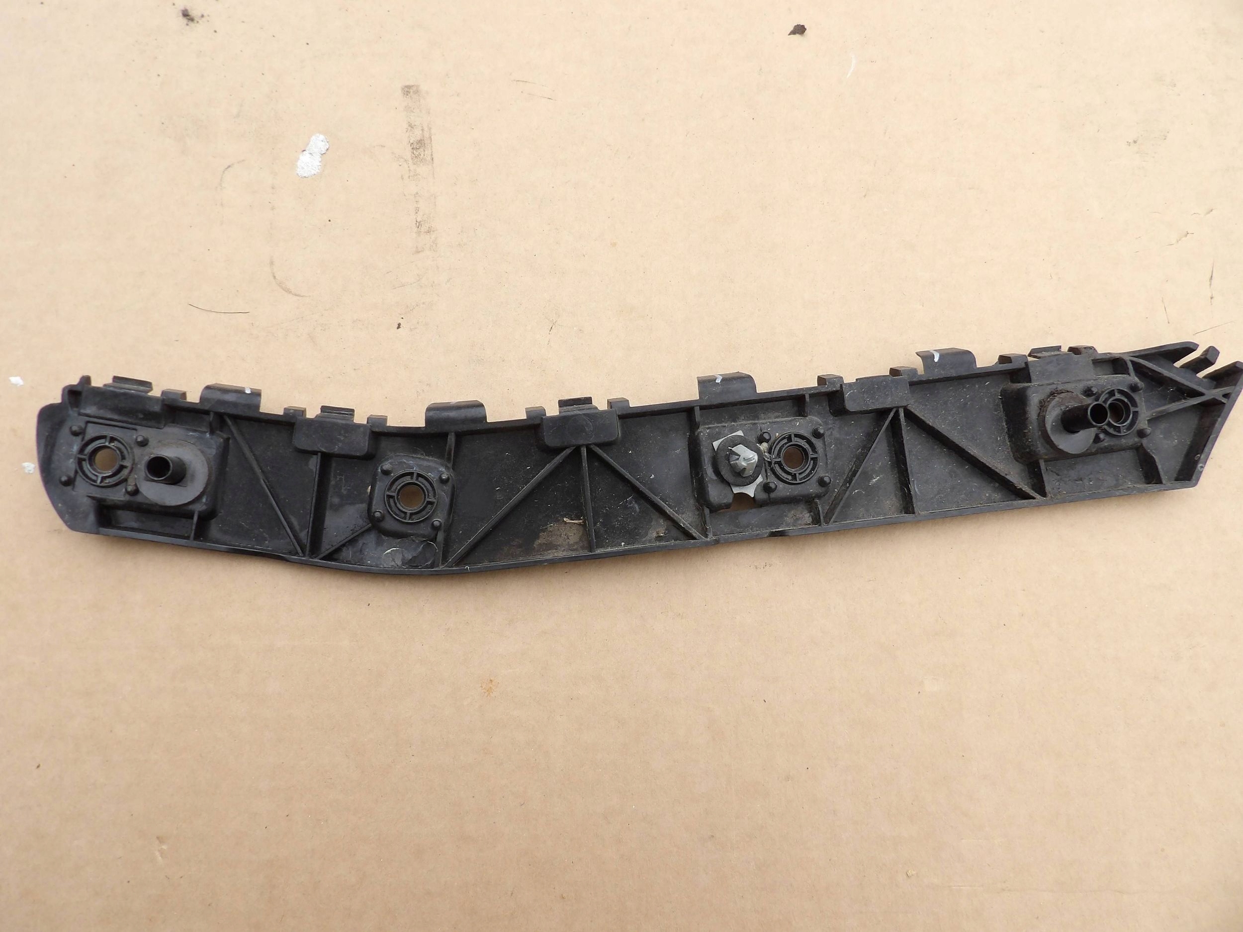 Ford Kuga MK2 Arrière Bouche buse Droit Poignée / Support plaque Pare choc Arrière Support